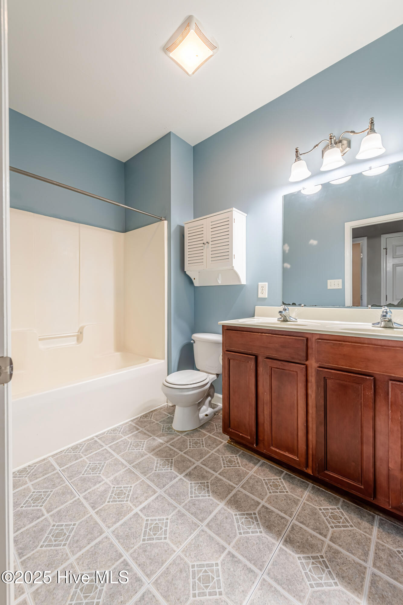 100539008 | Photo 35