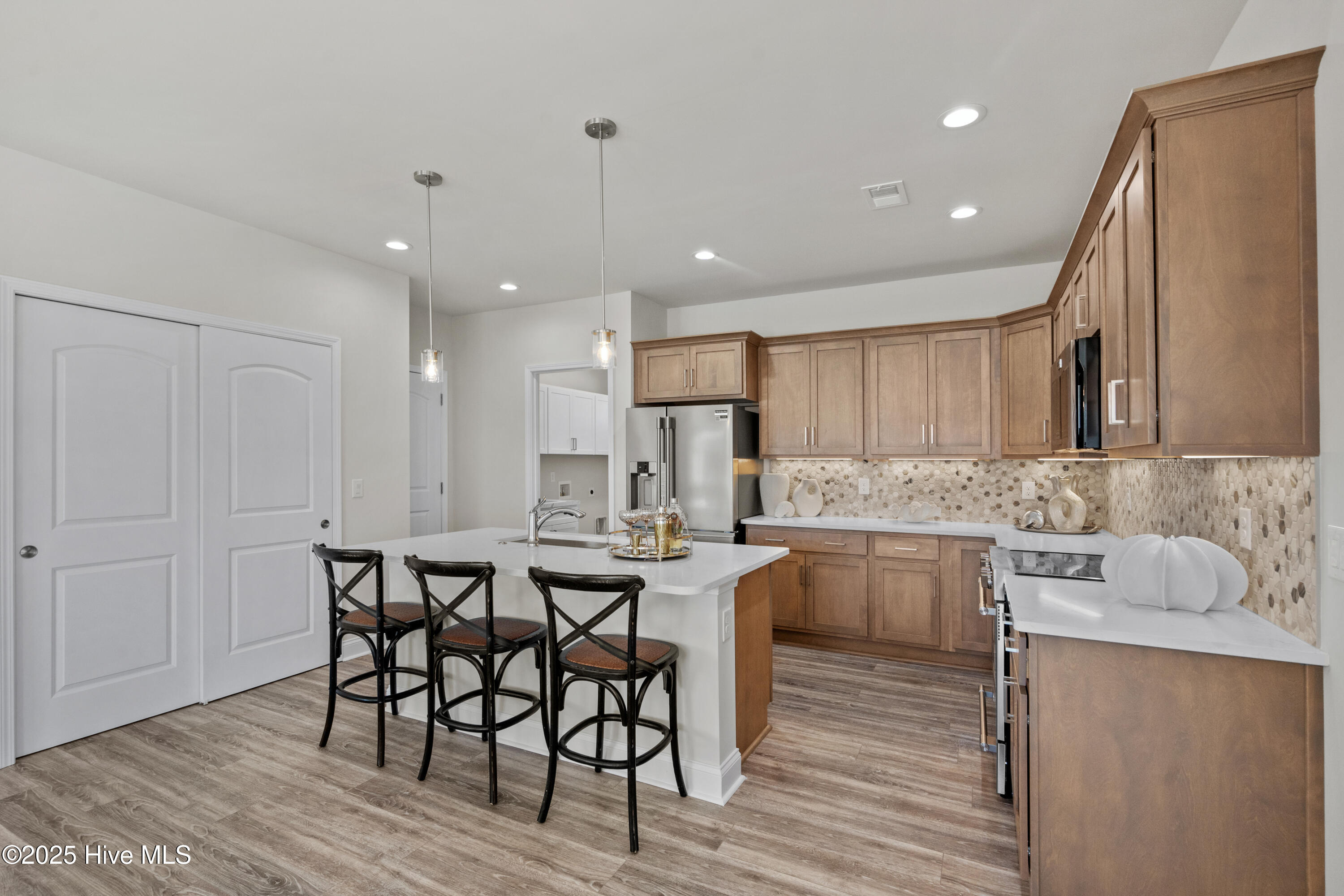 100549256 | Photo 14