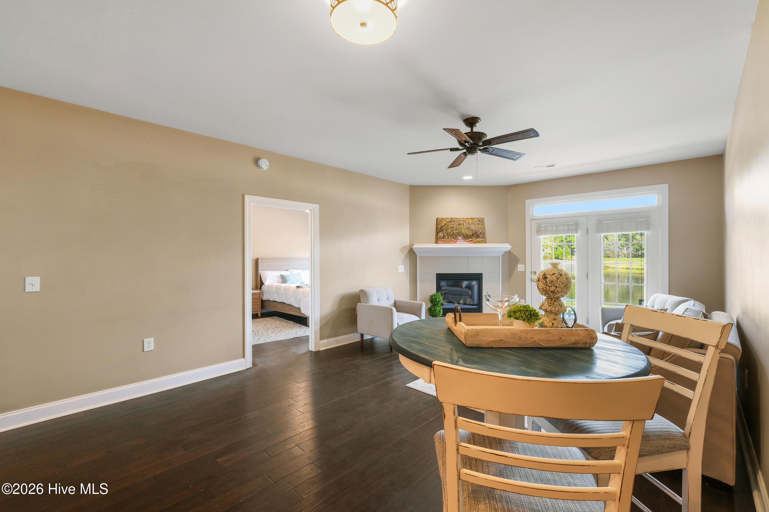 100552325 | Photo 19