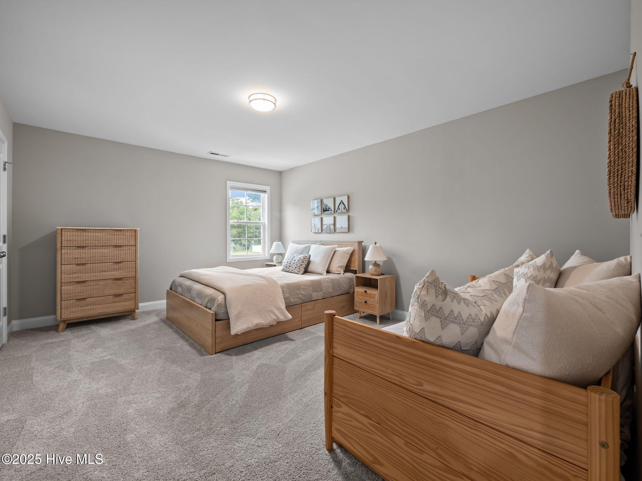 100546187 | Photo 44