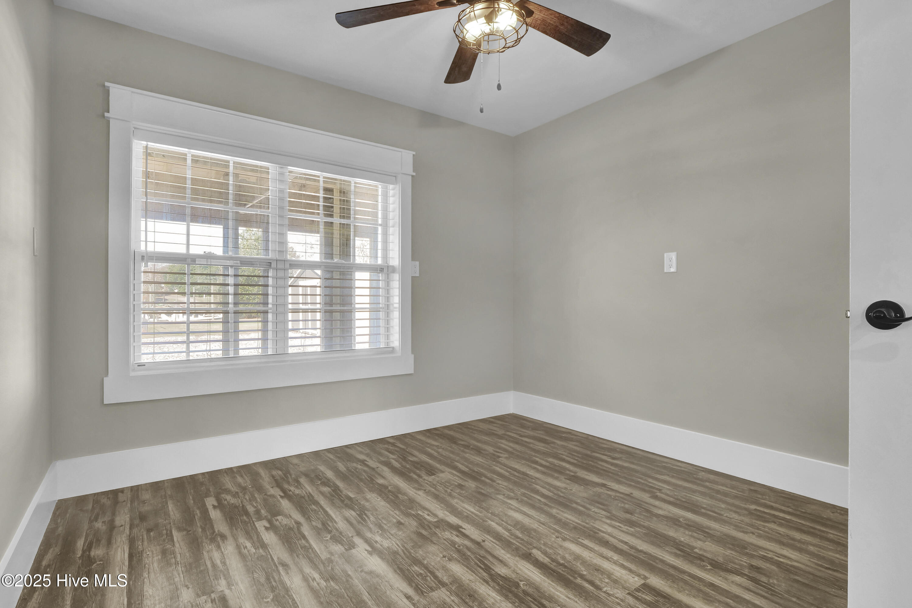 100543040 | Photo 43