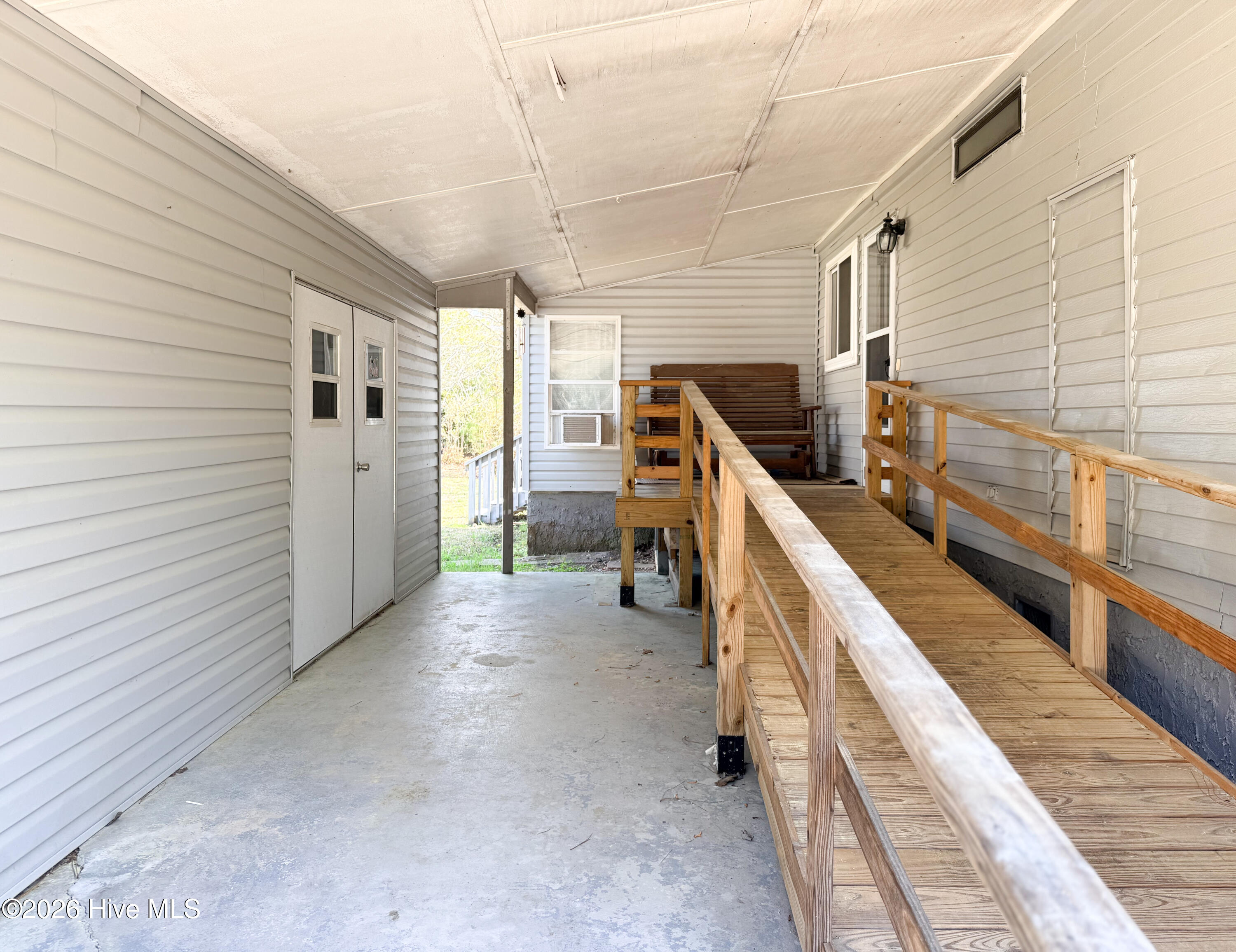 100563984 | Photo 49