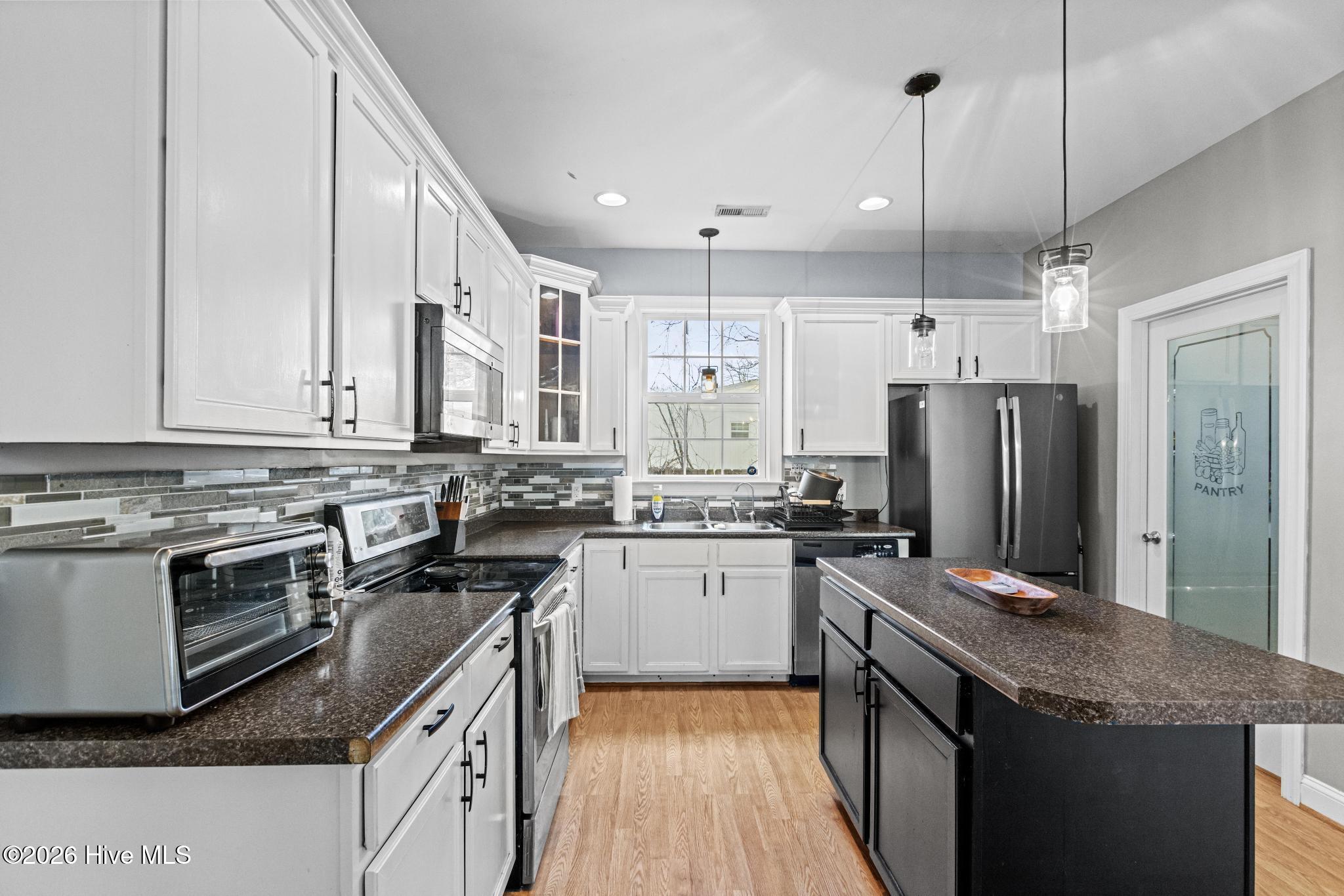 100557567 | Photo 12