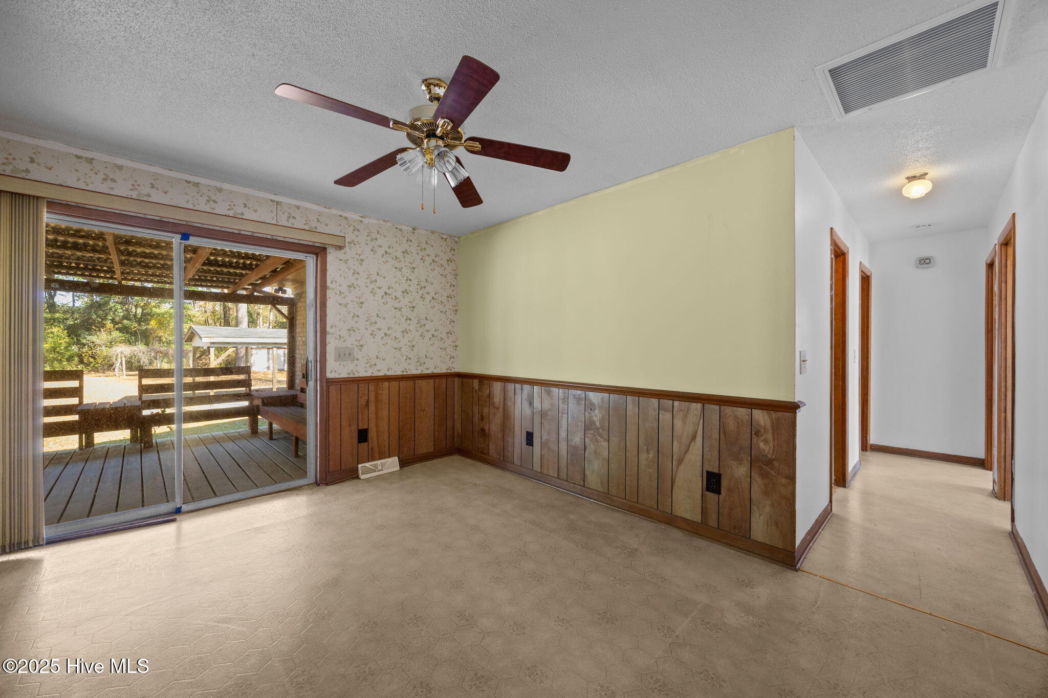 100542323 | Photo 30