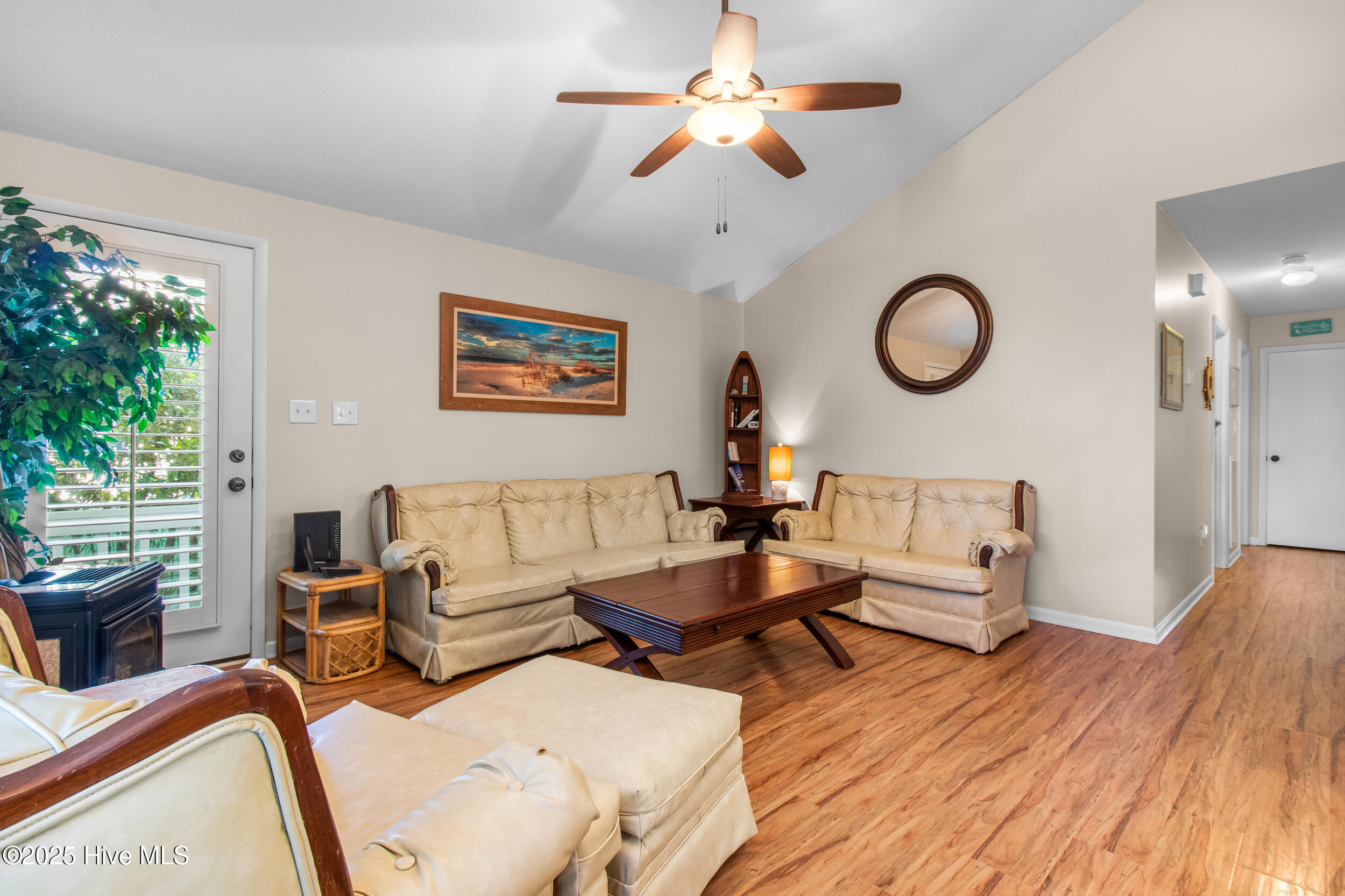 100541020 | Photo 15