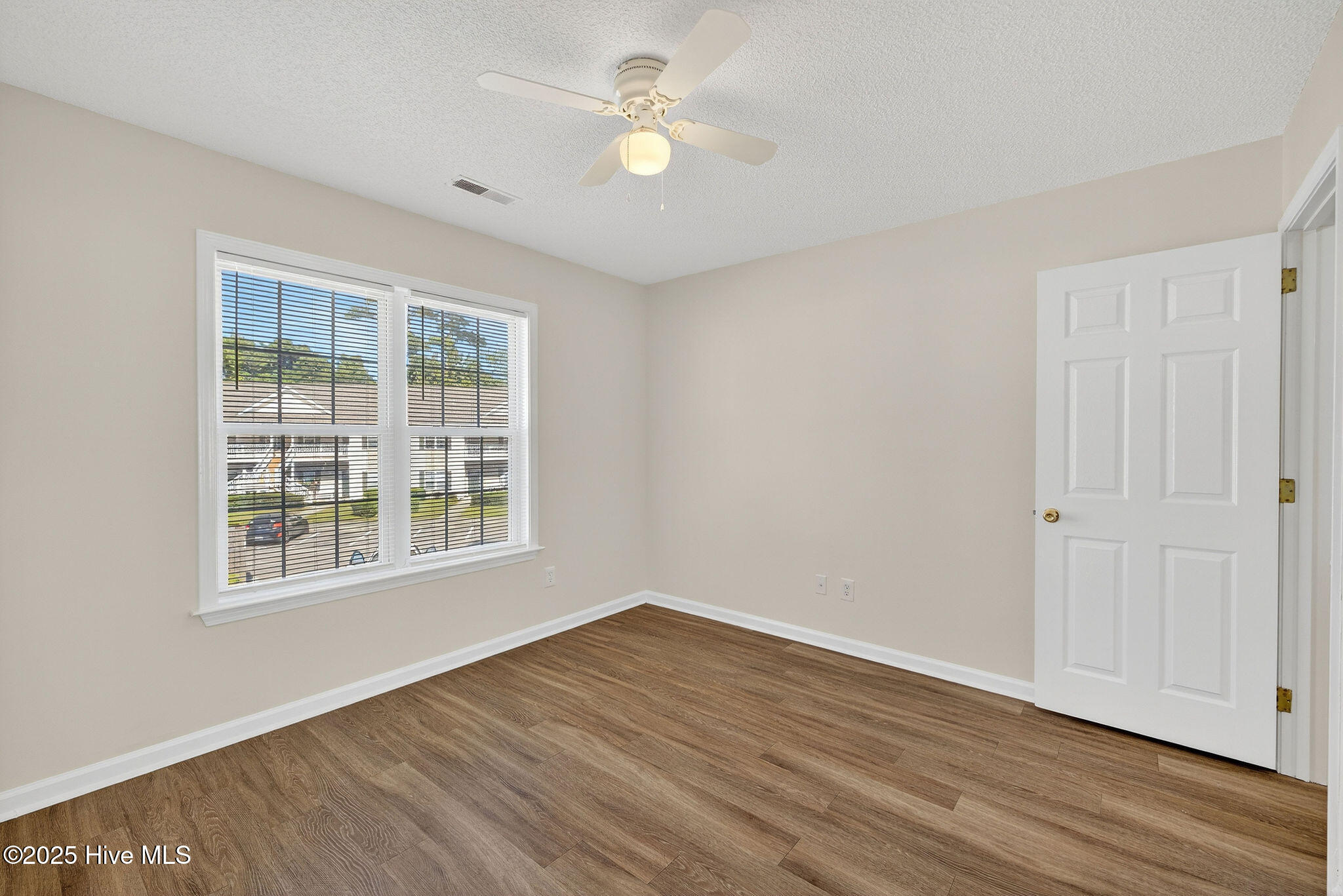 100537353 | Photo 27