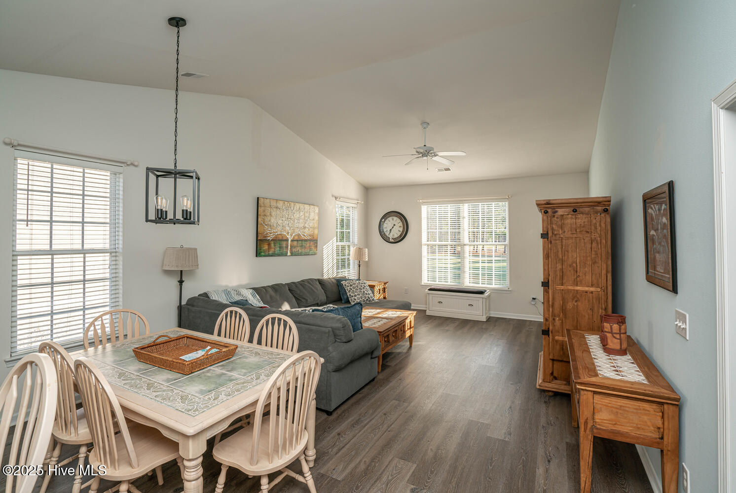 100538055 | Photo 17