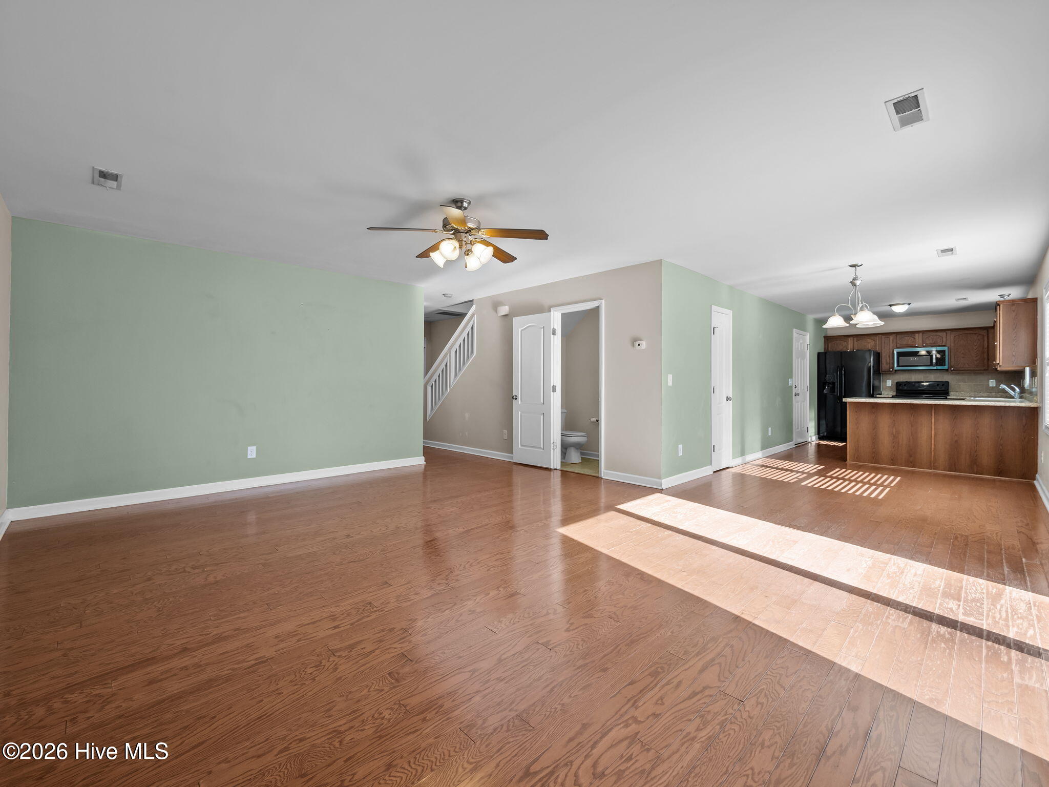 100545708 | Photo 11