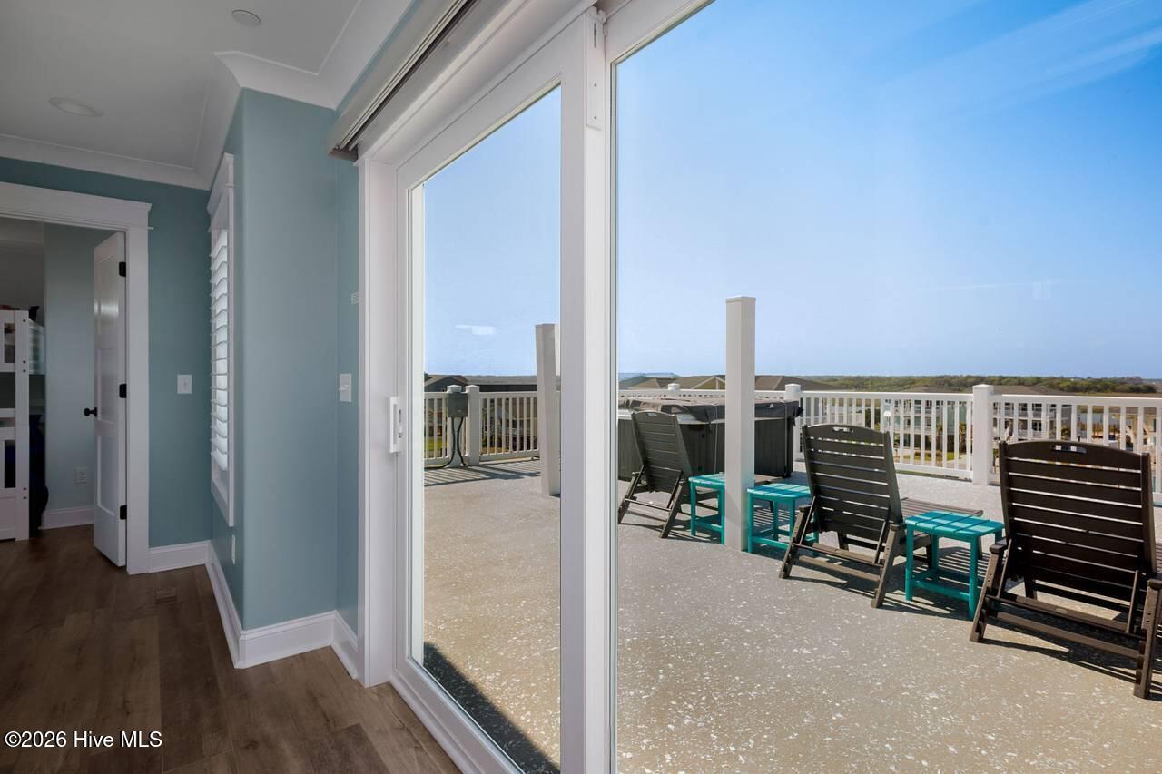 100560212 | Photo 73