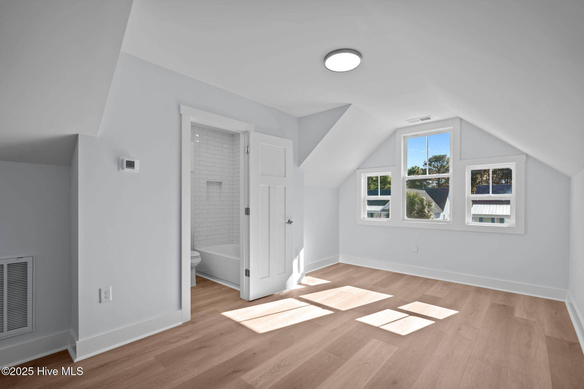 100542016 | Photo 37