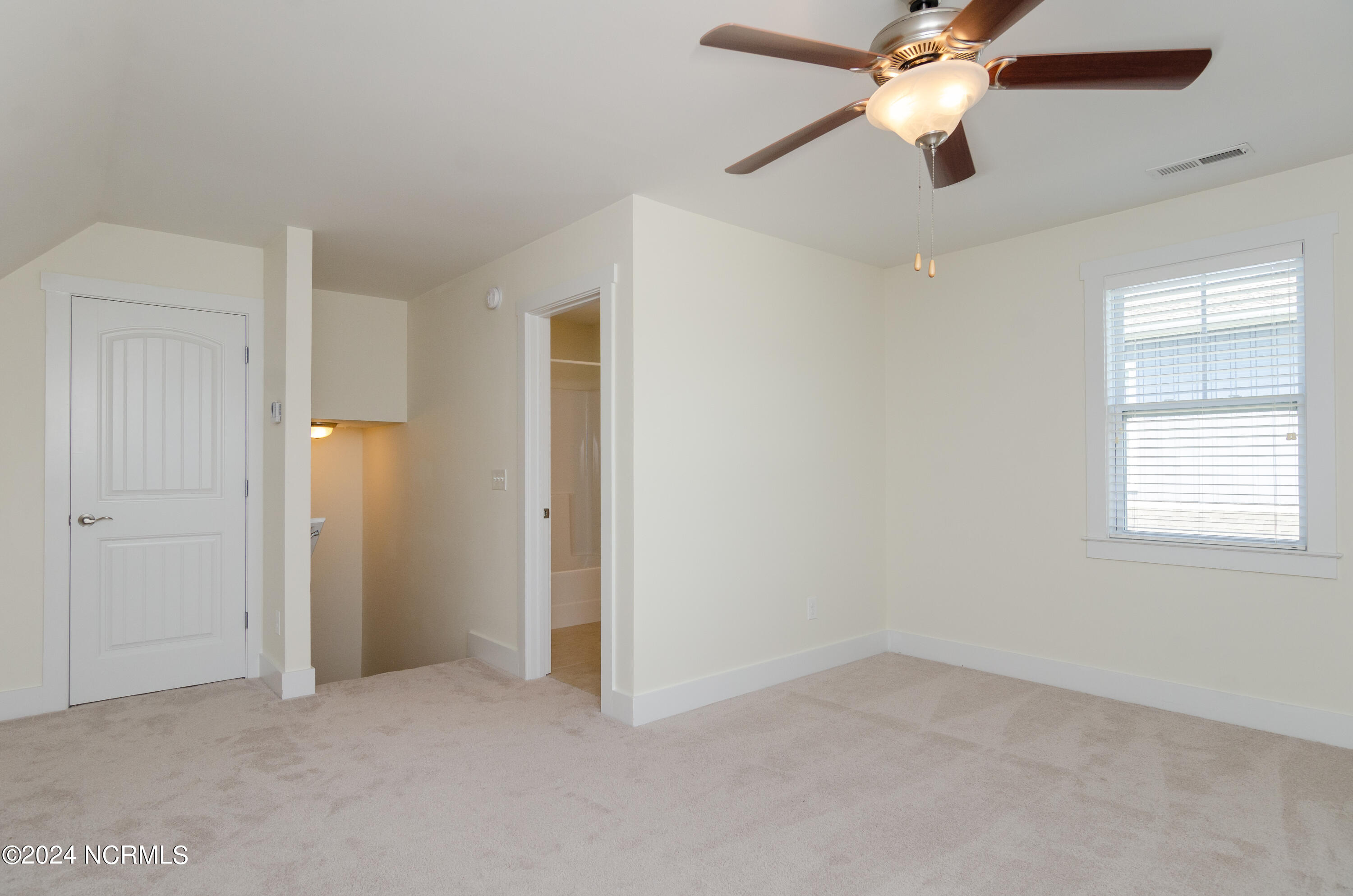 100560598 | Photo 20