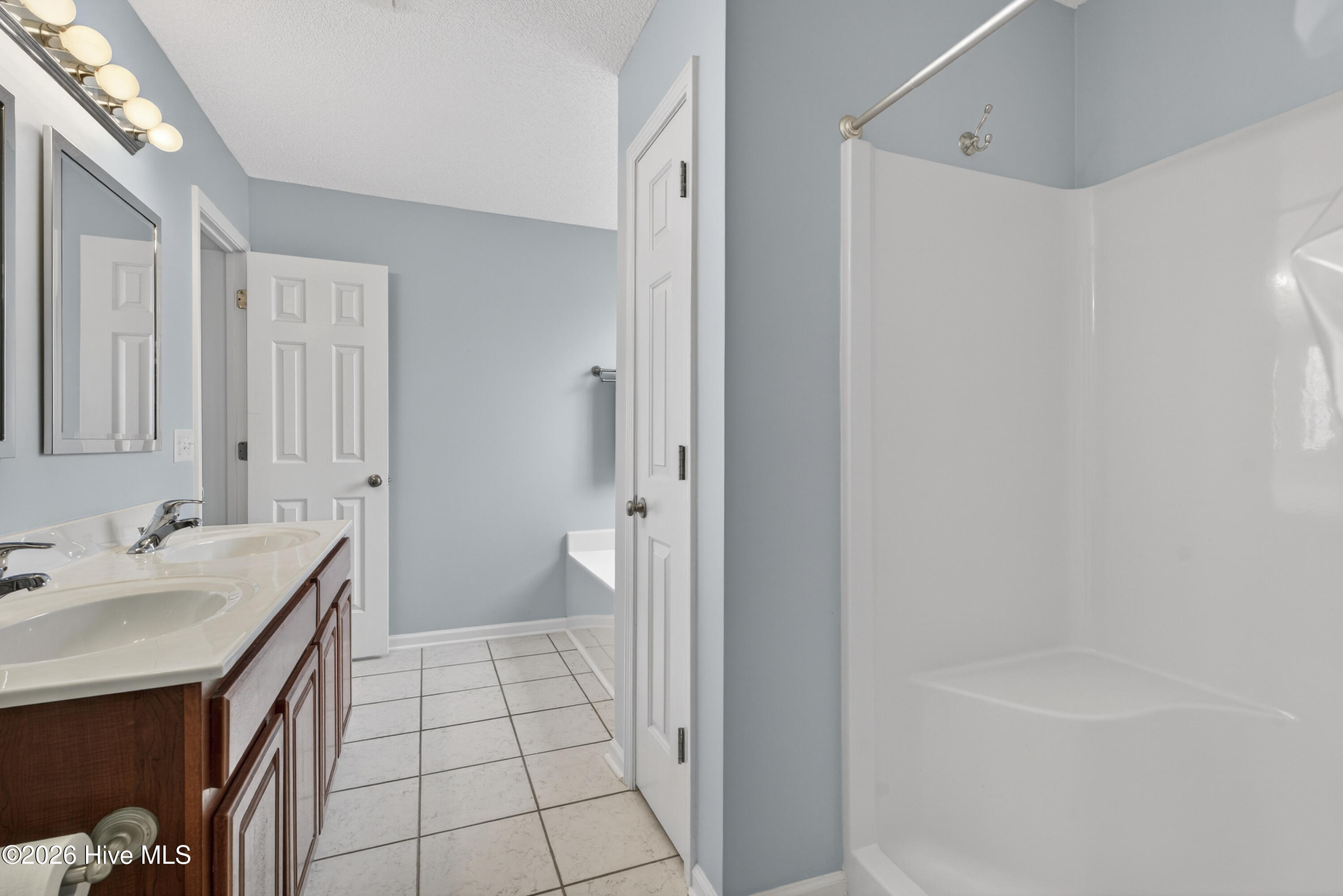 100565097 | Photo 21