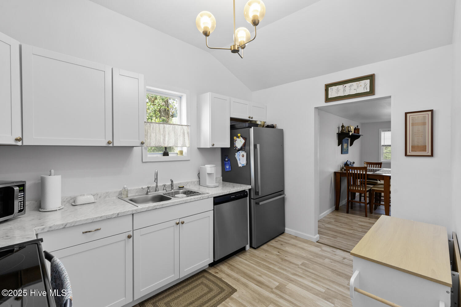 100546877 | Photo 16