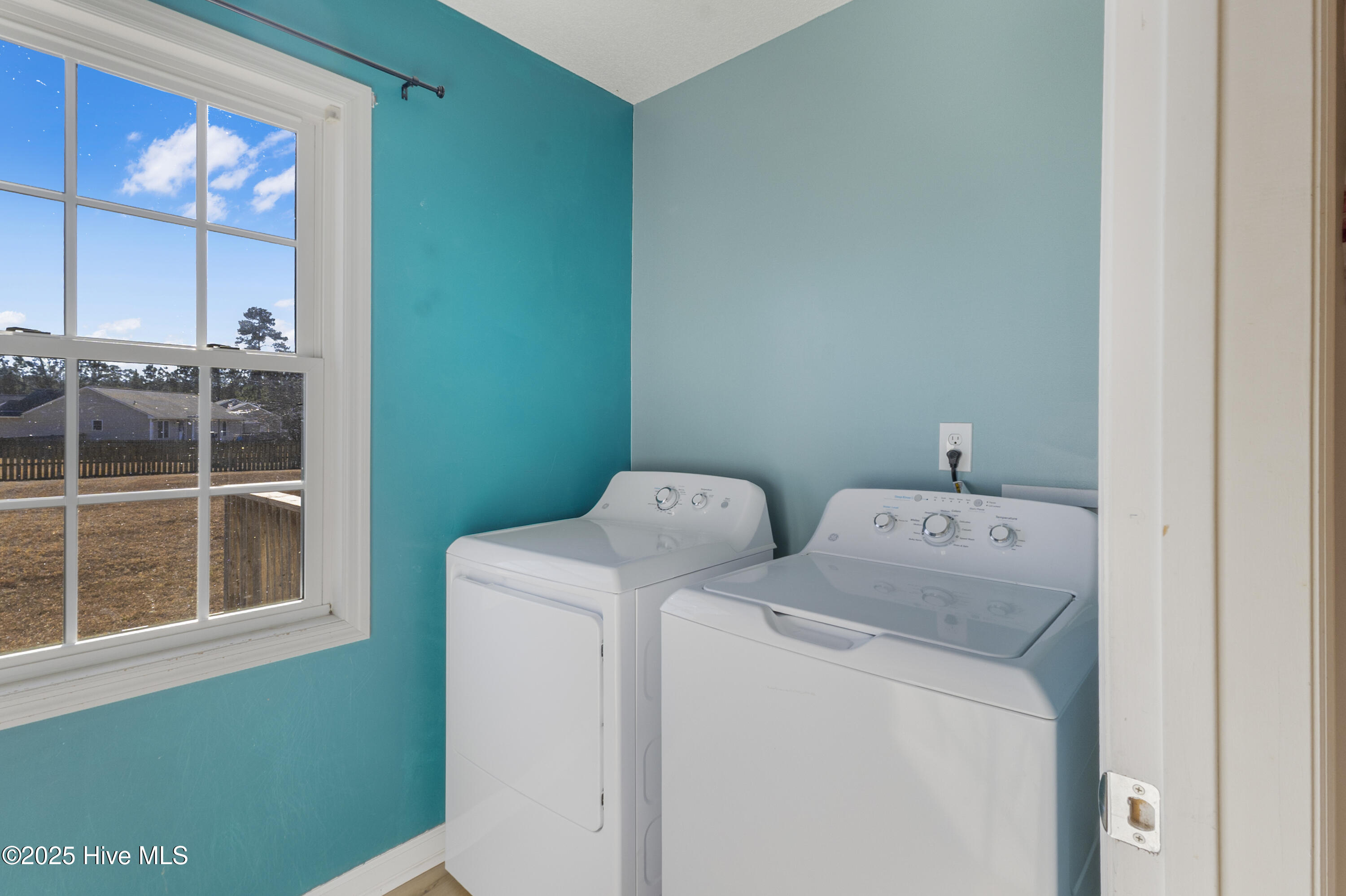 100545933 | Photo 32