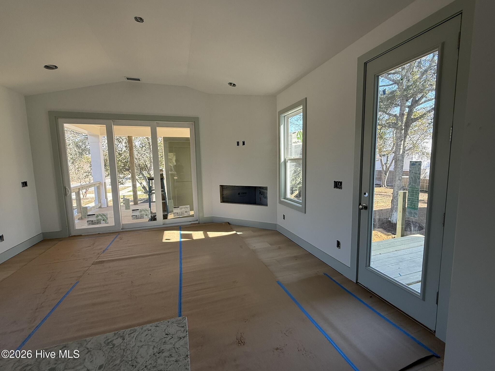 100557315 | Photo 11