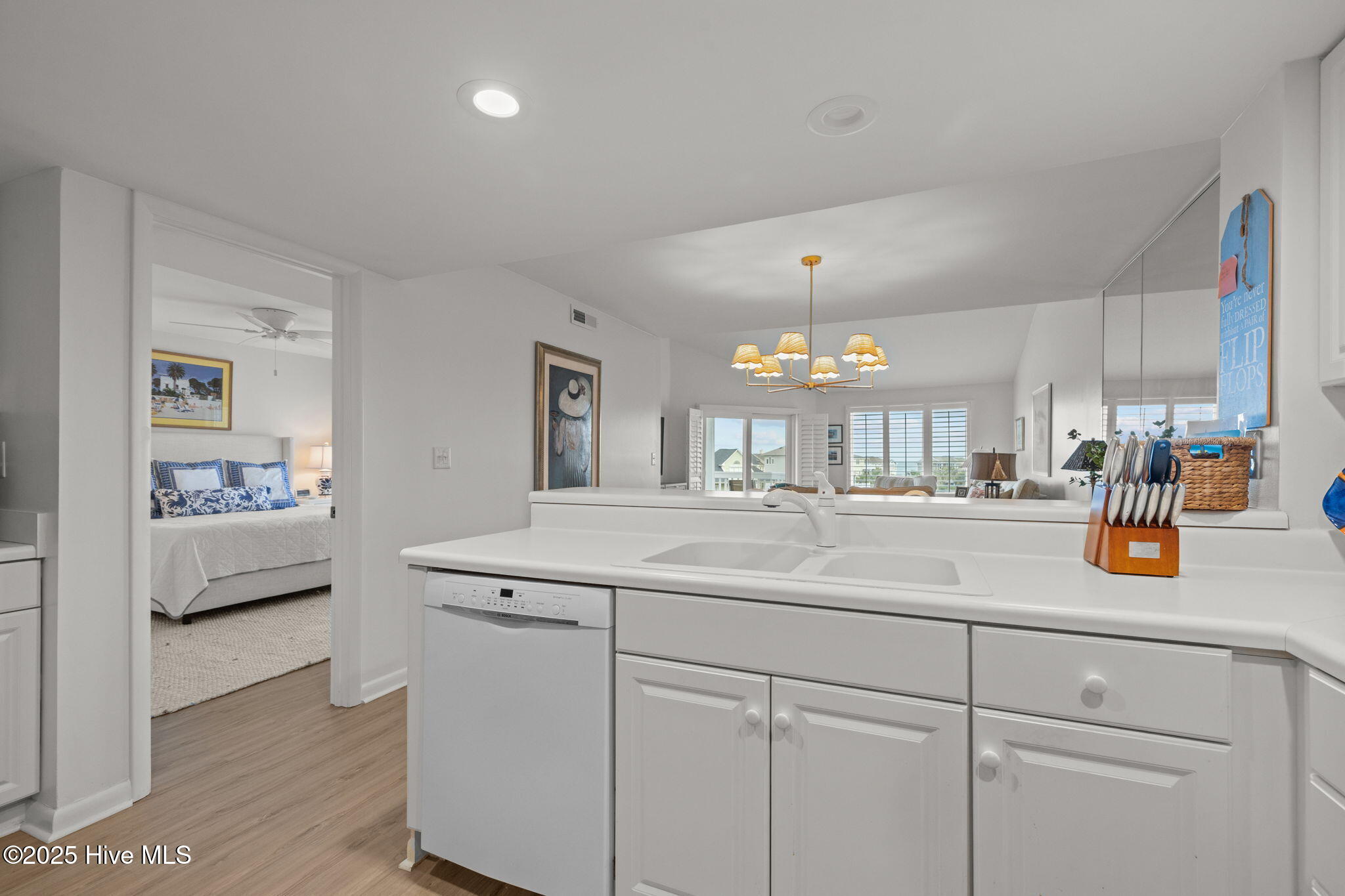 100543280 | Photo 19