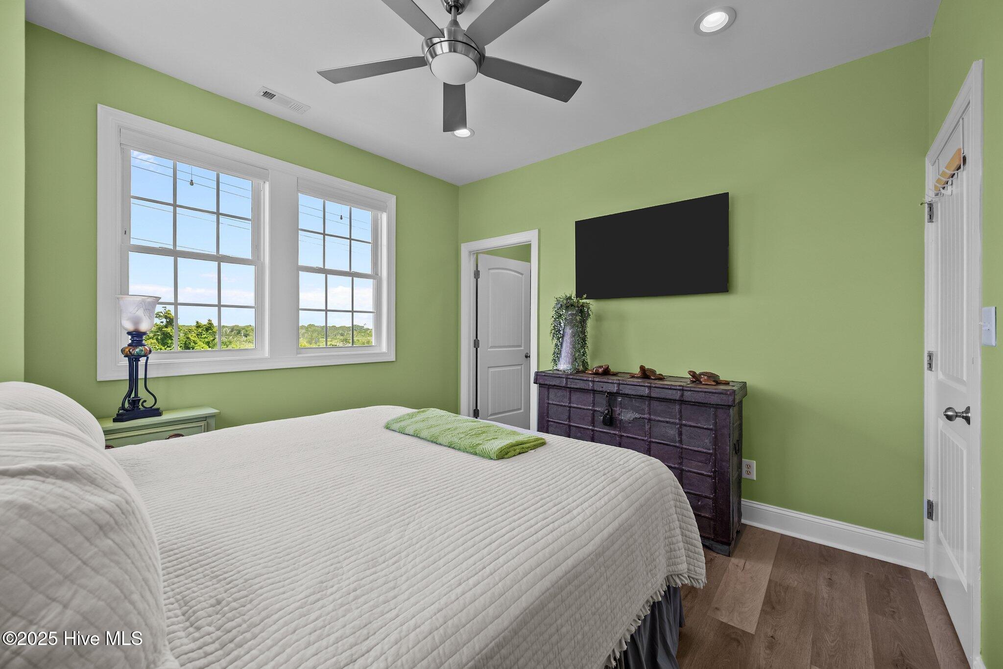 100514915 | Photo 23