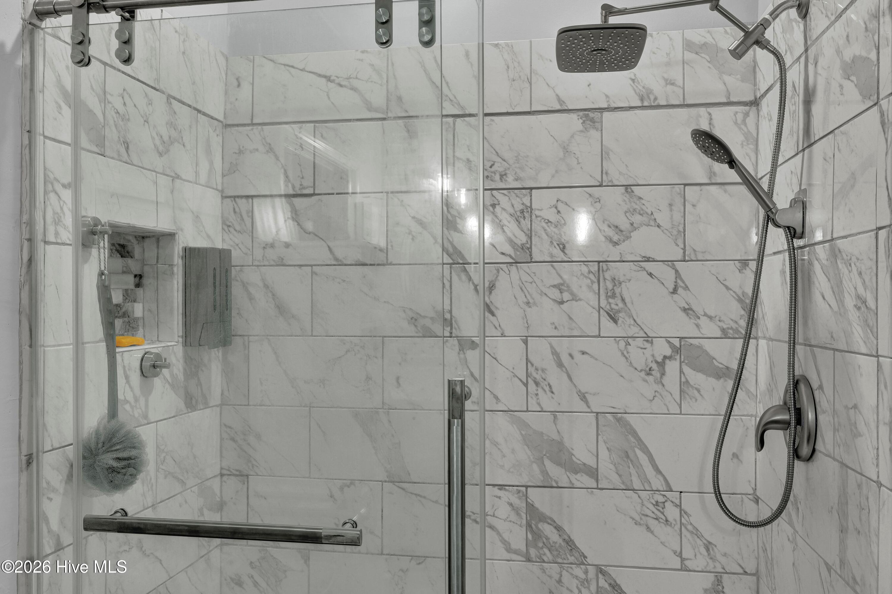 100567847 | Photo 17