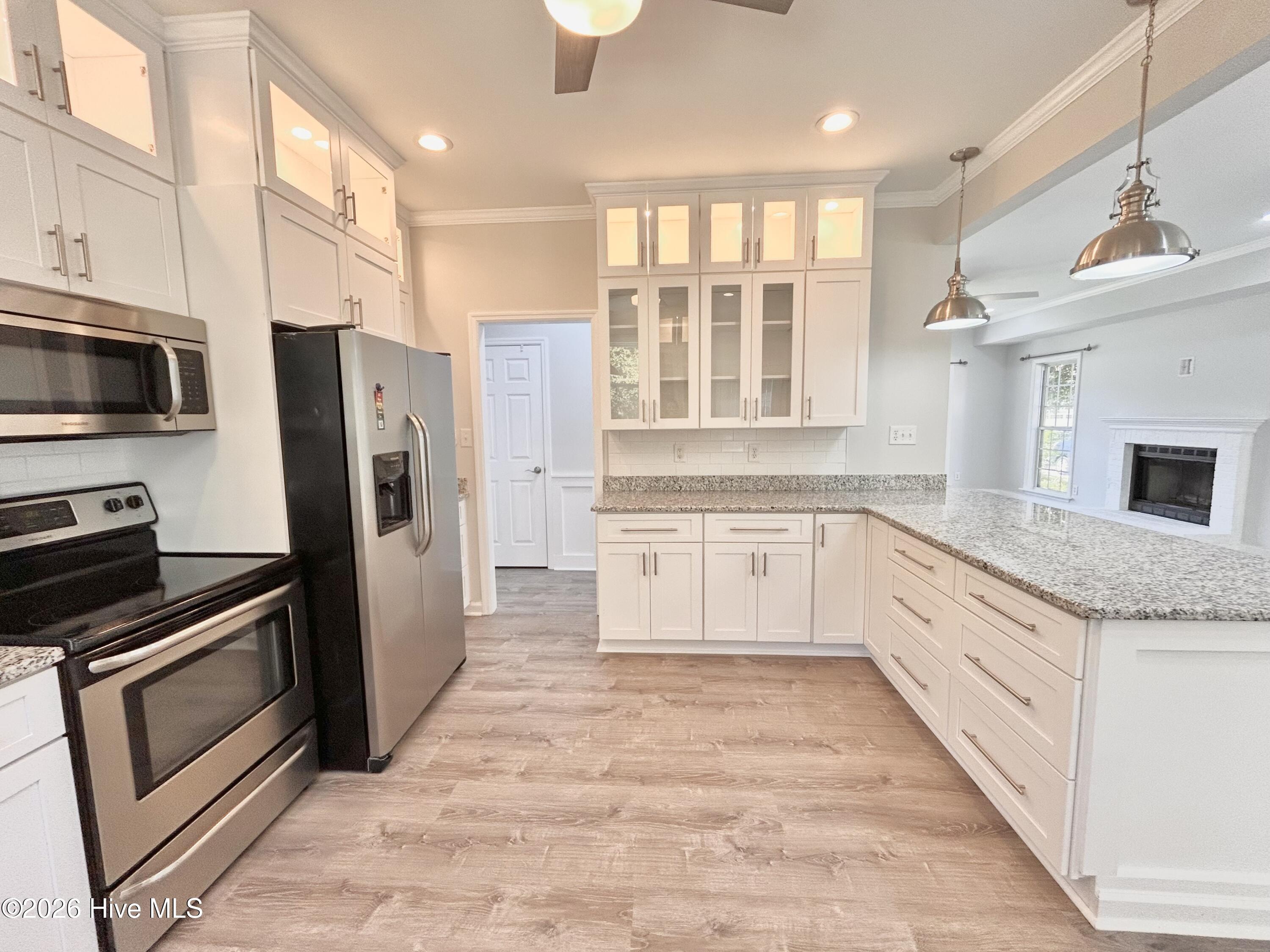 100564341 | Photo 11