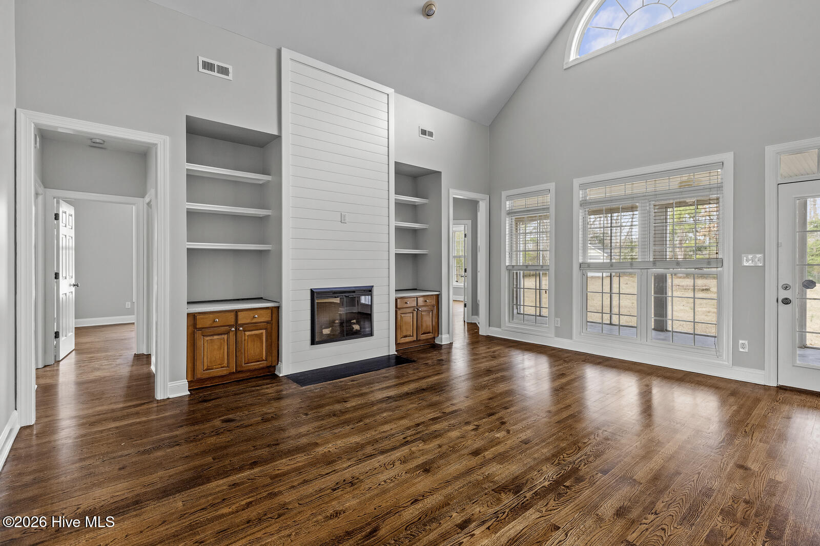 100545911 | Photo 11