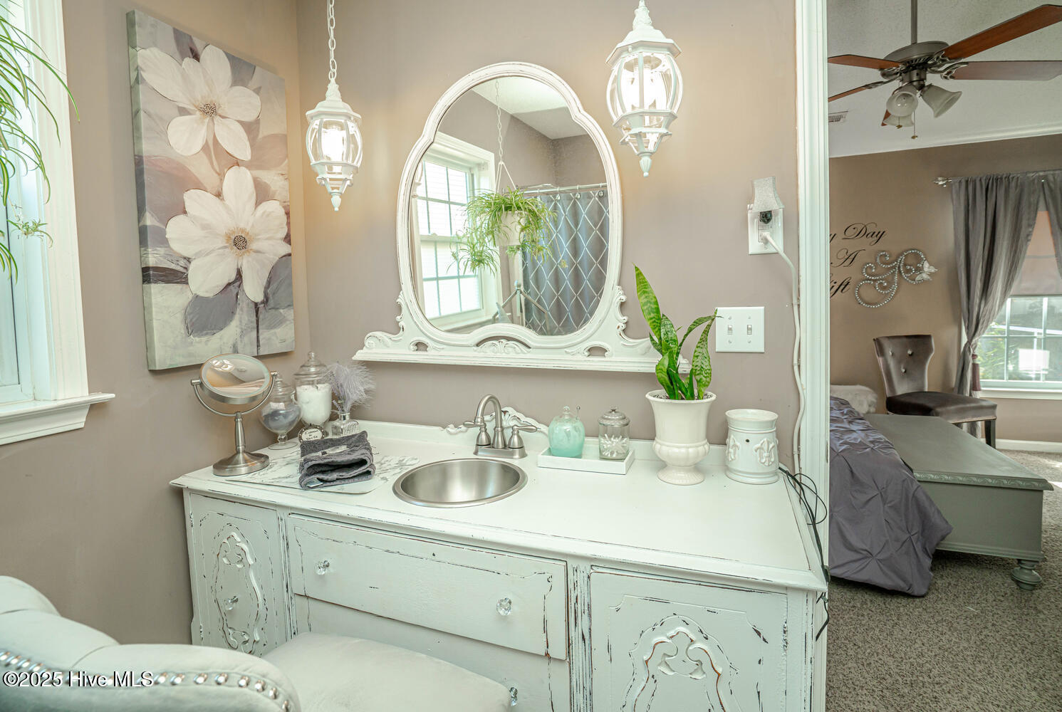 100542303 | Photo 24