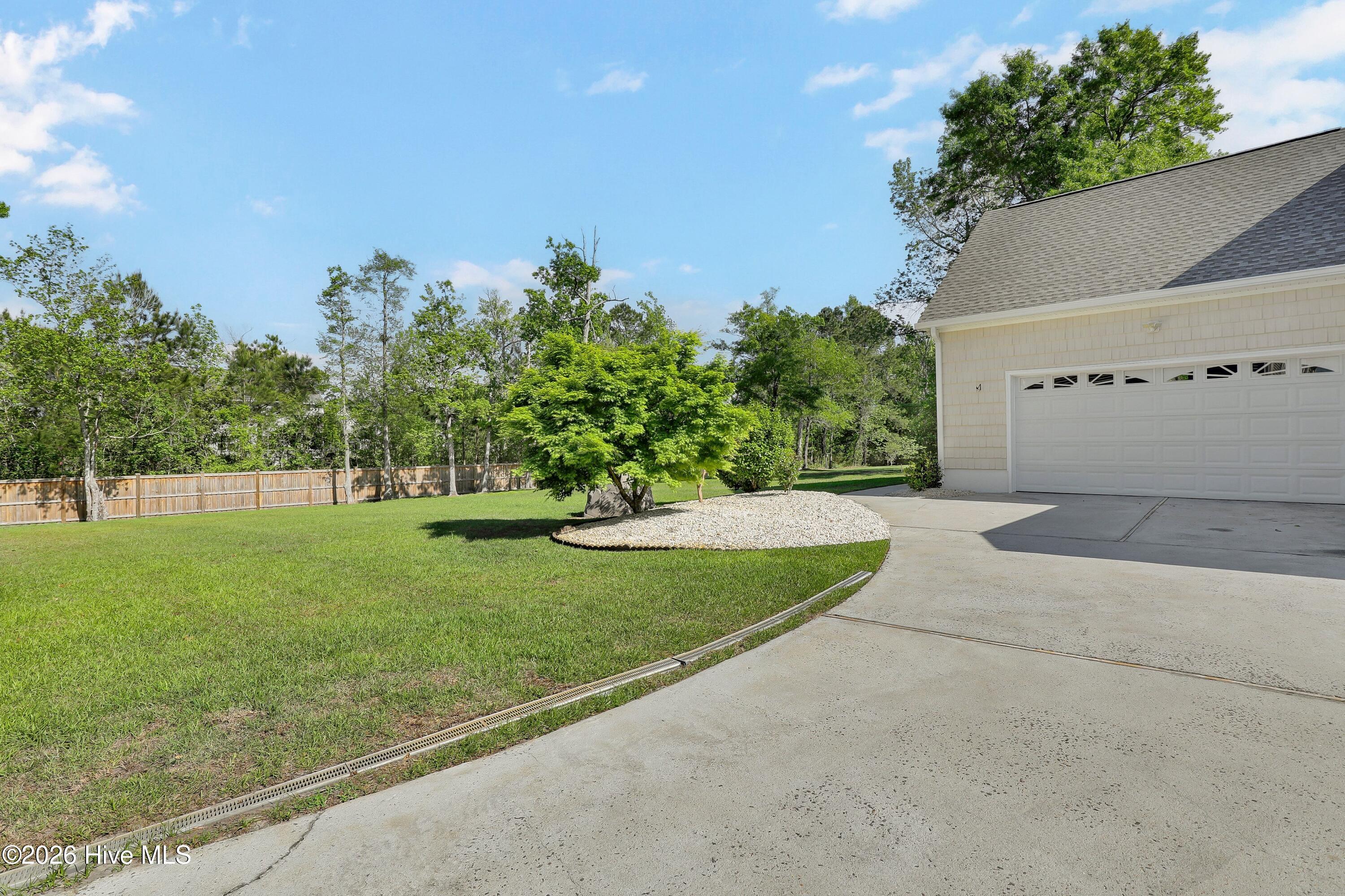 100567806 | Photo 51