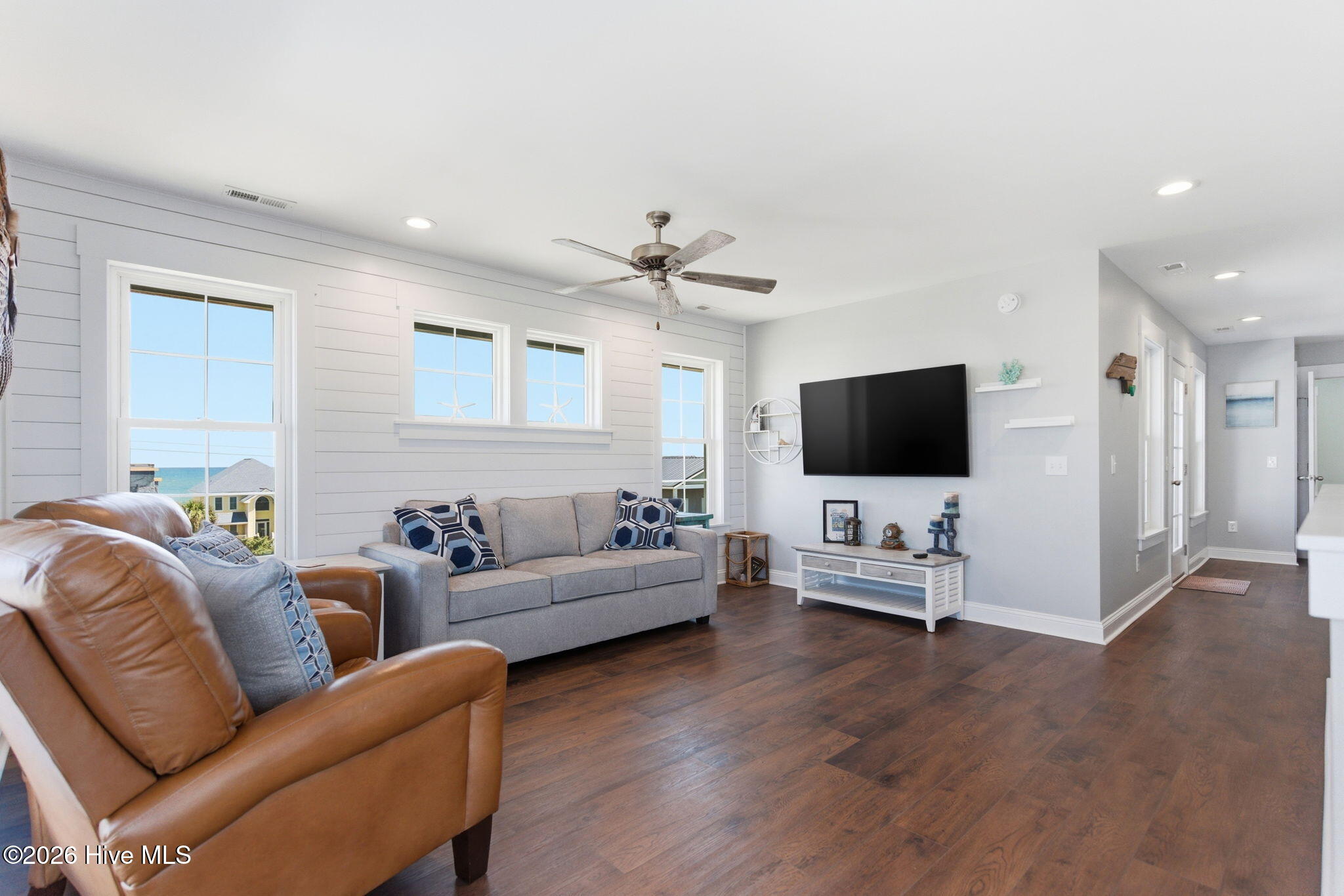 100570056 | Photo 50