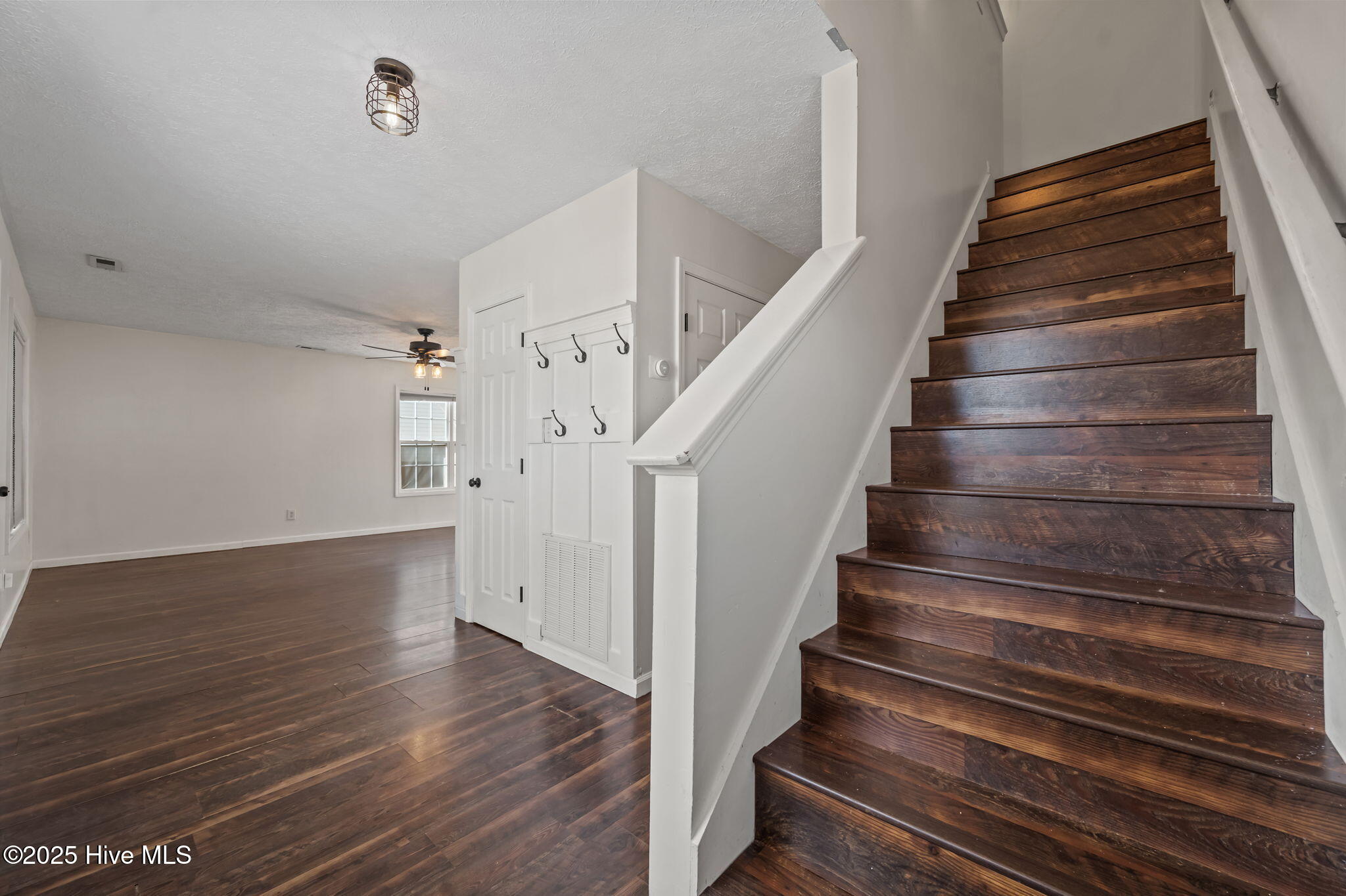 100546746 | Photo 19