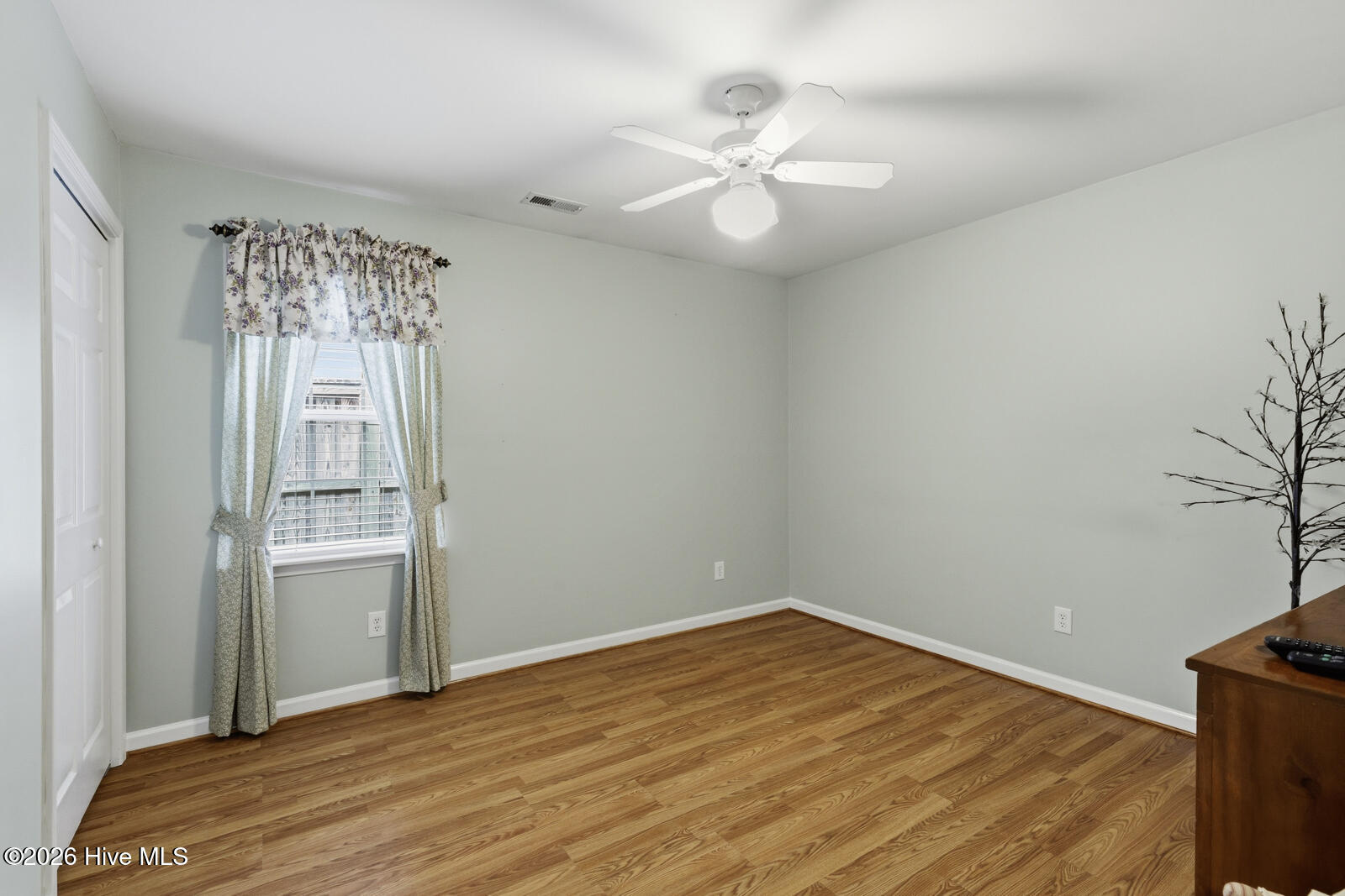 100557609 | Photo 21