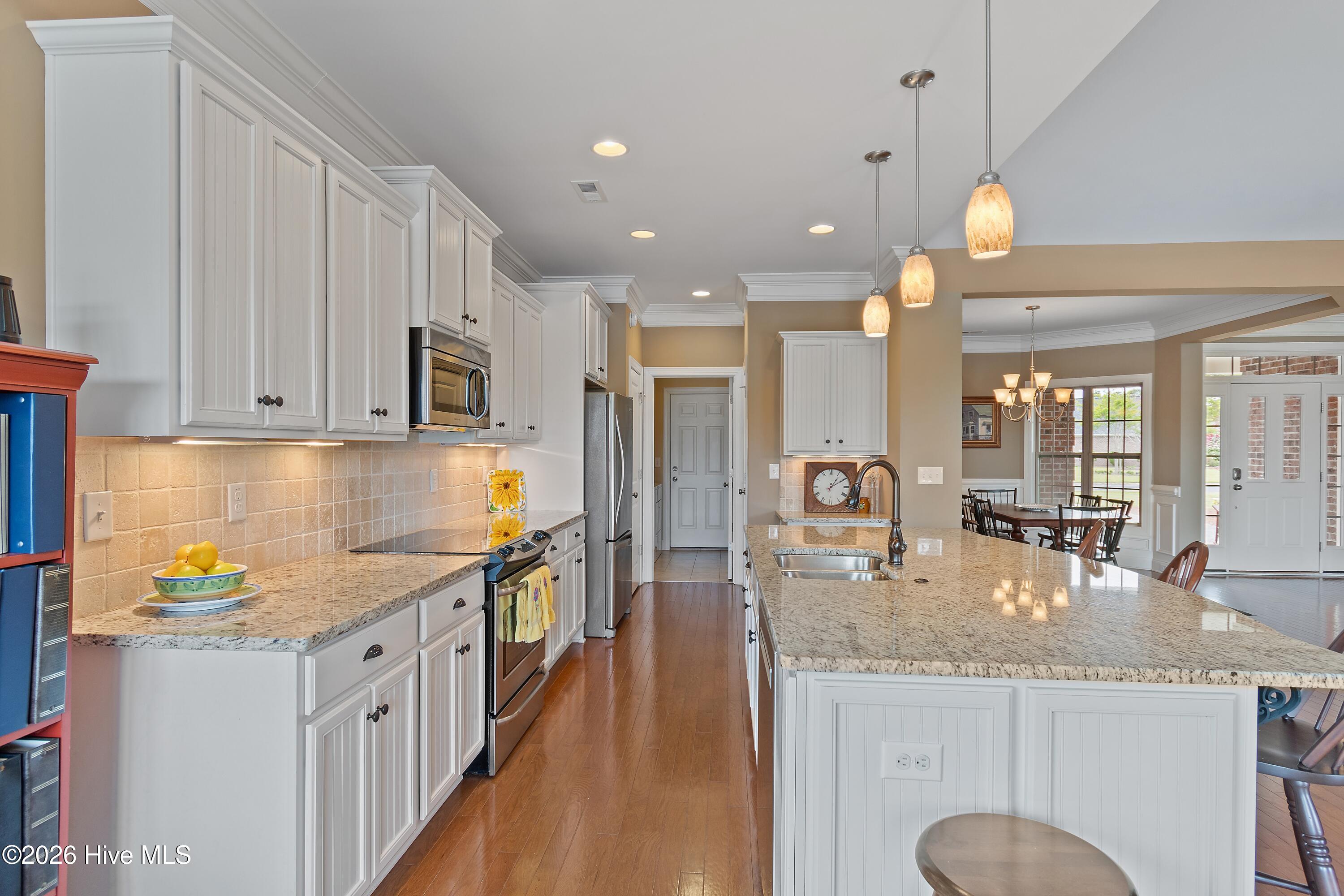 100565695 | Photo 15