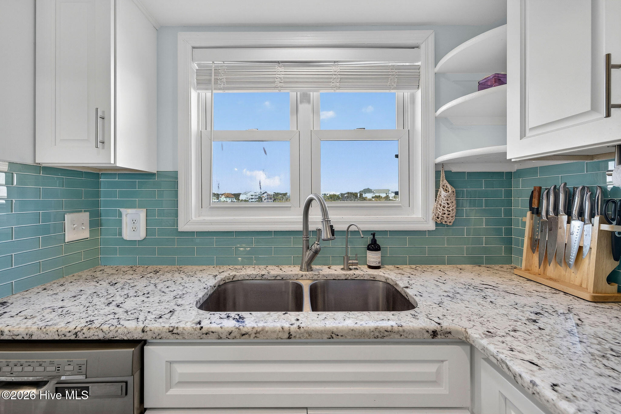 100554864 | Photo 16