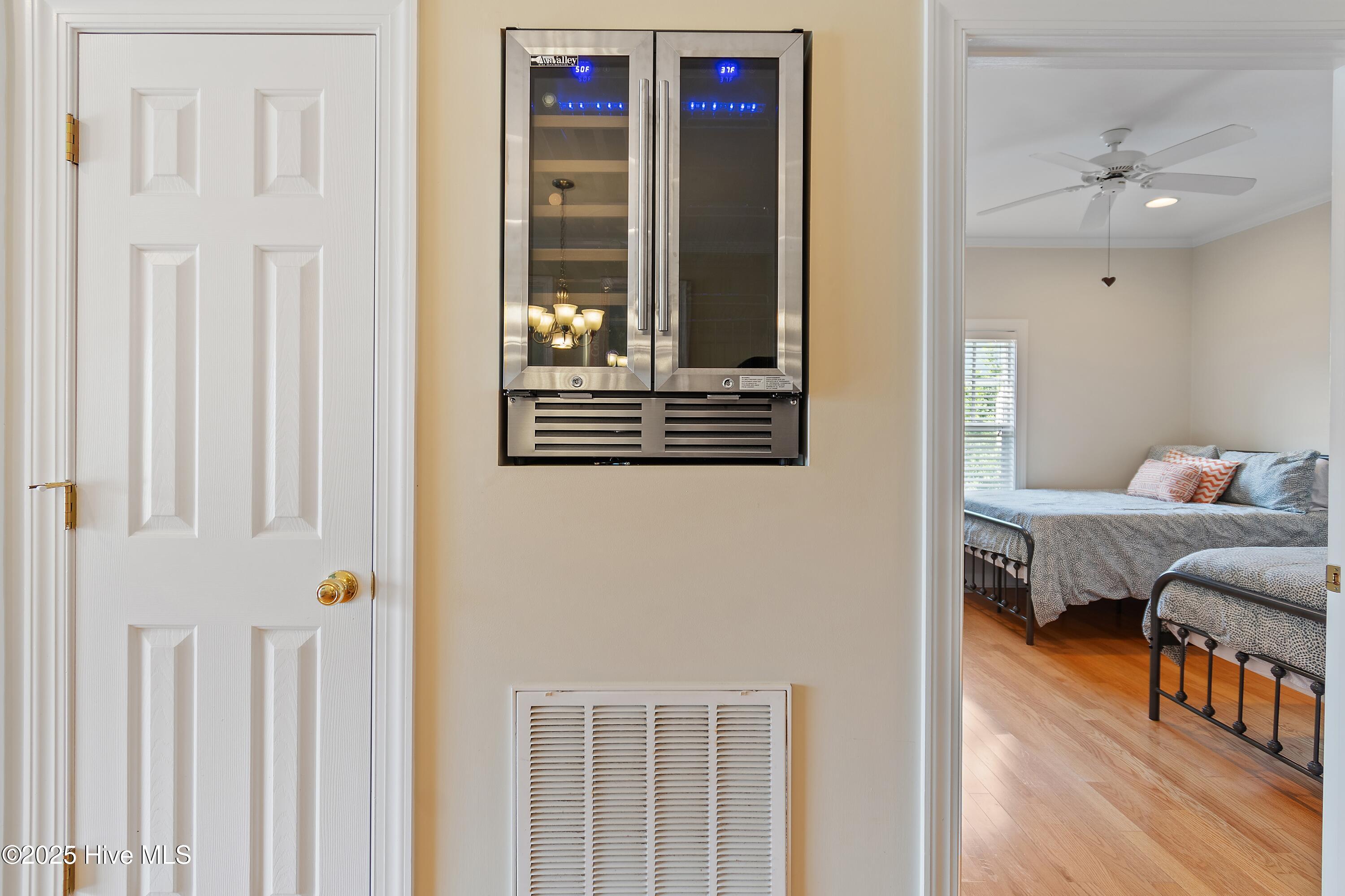 100502983 | Photo 30