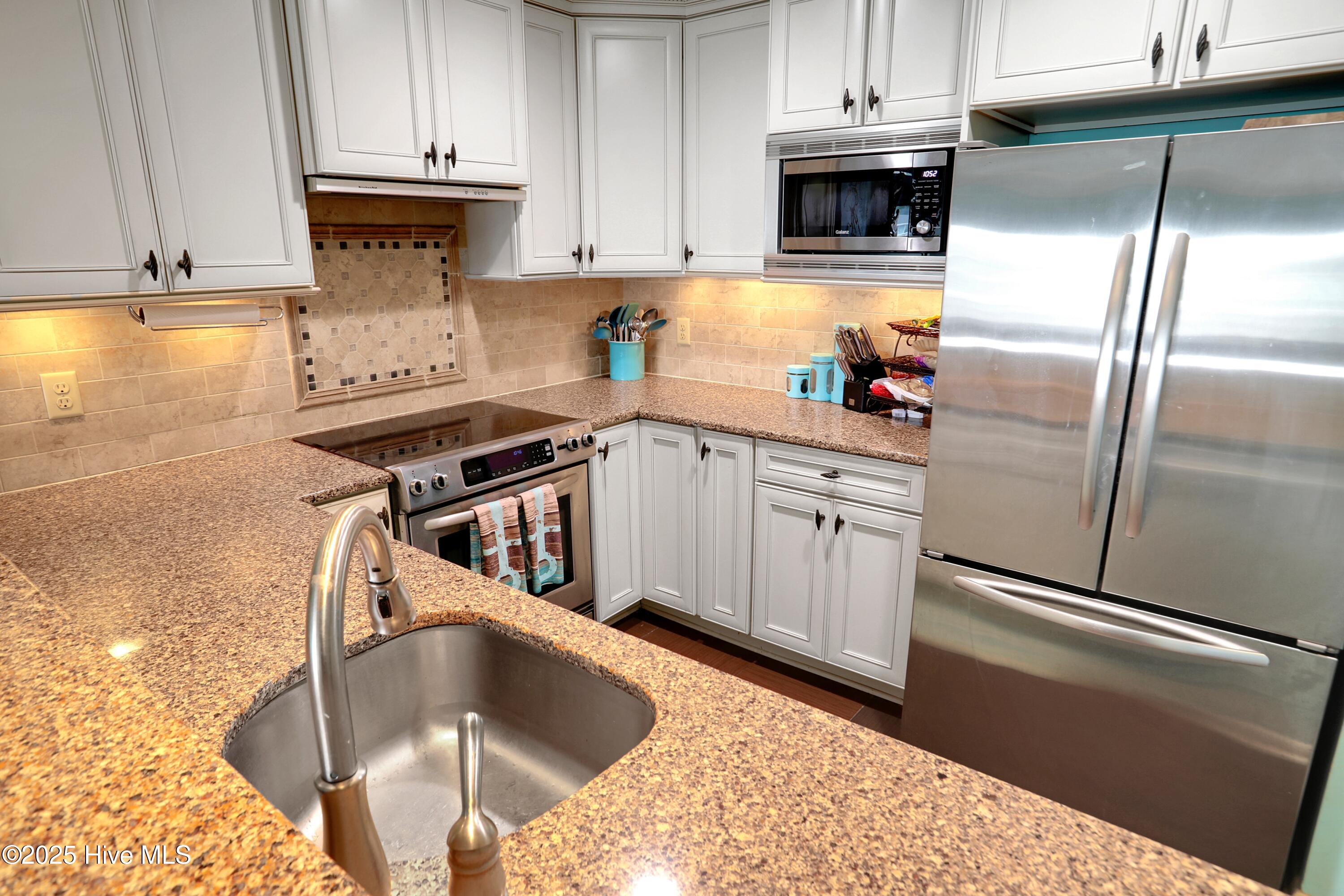 100534046 | Photo 15