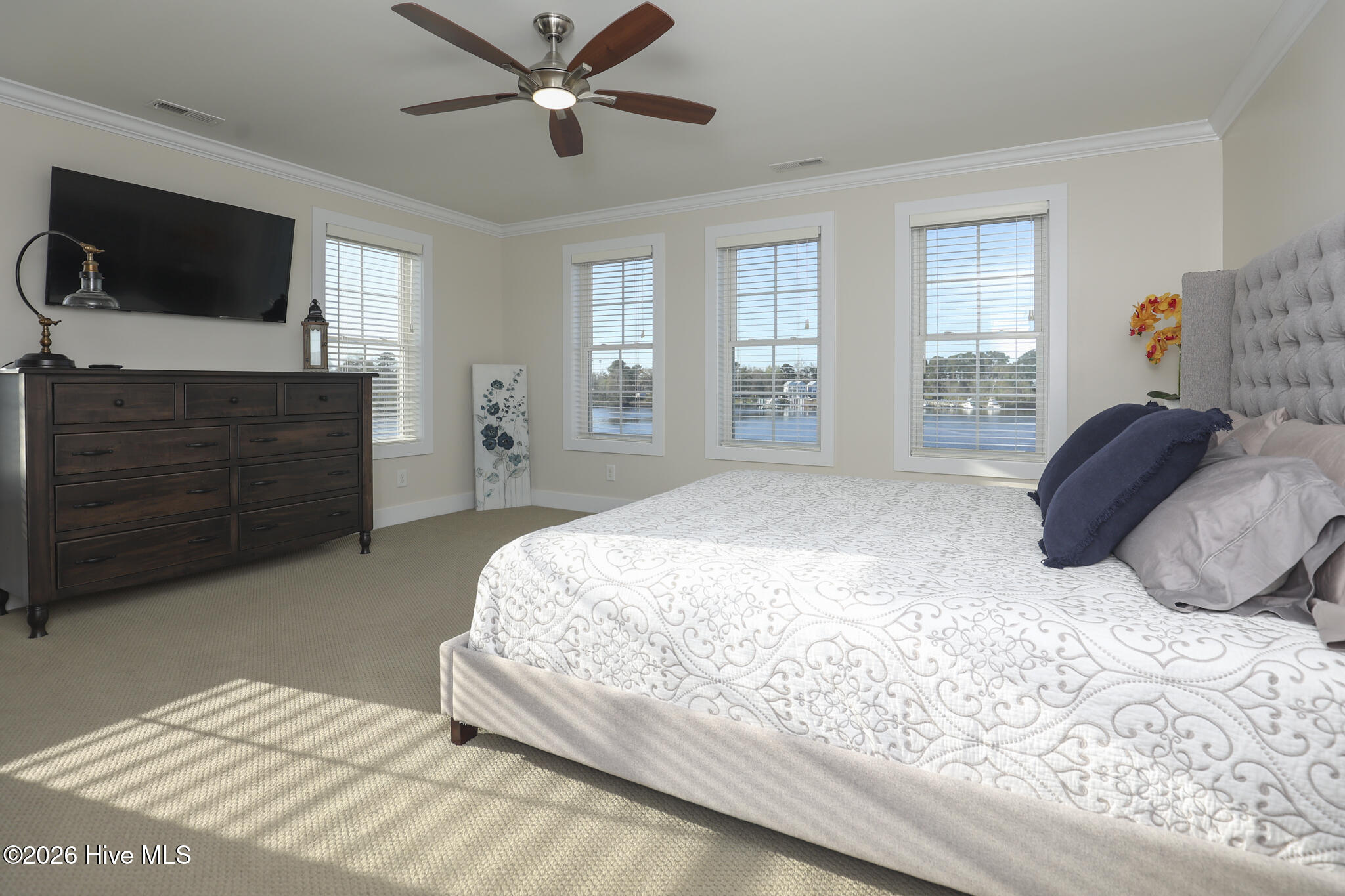 100564297 | Photo 40