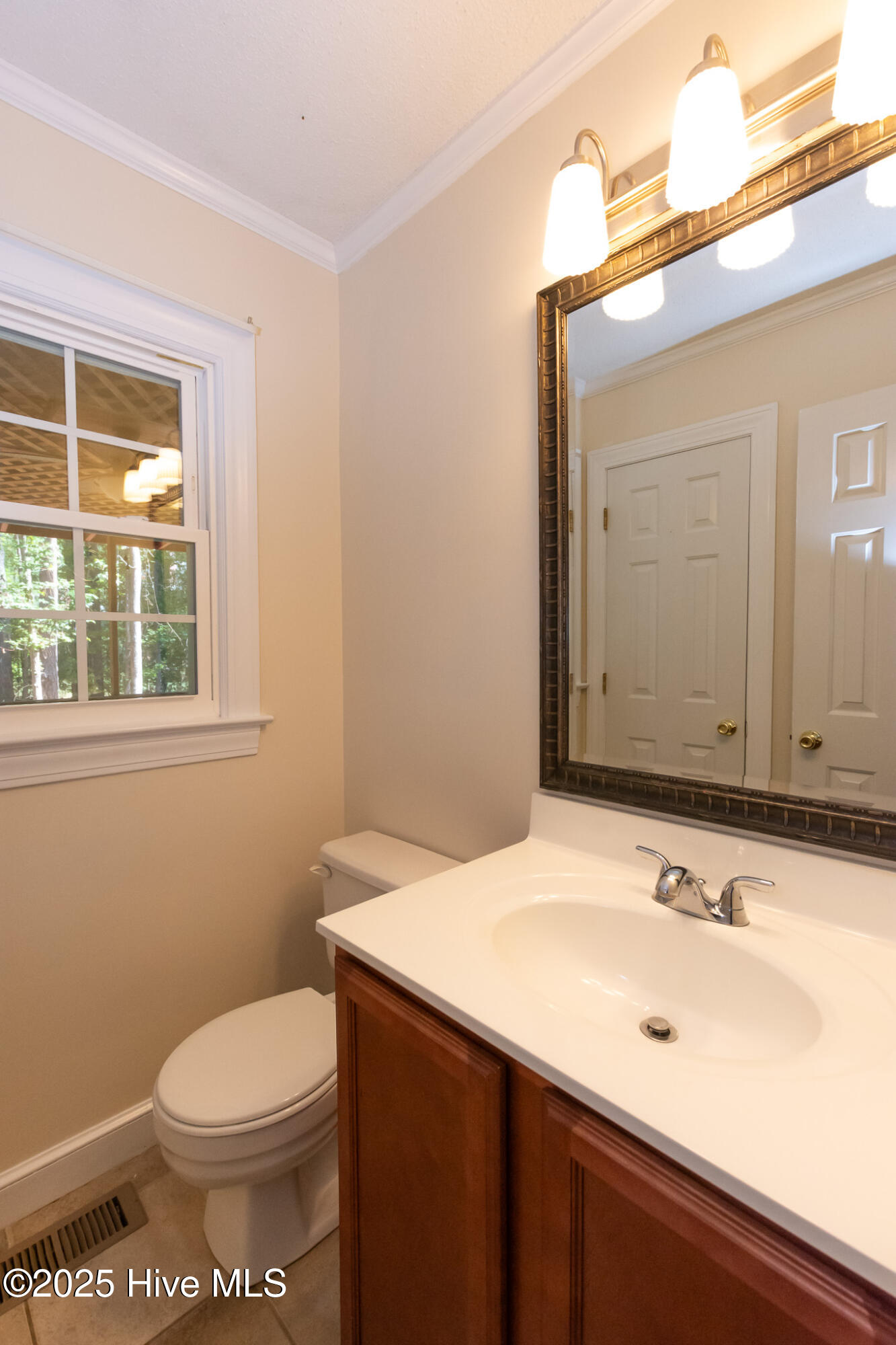 100506266 | Photo 28