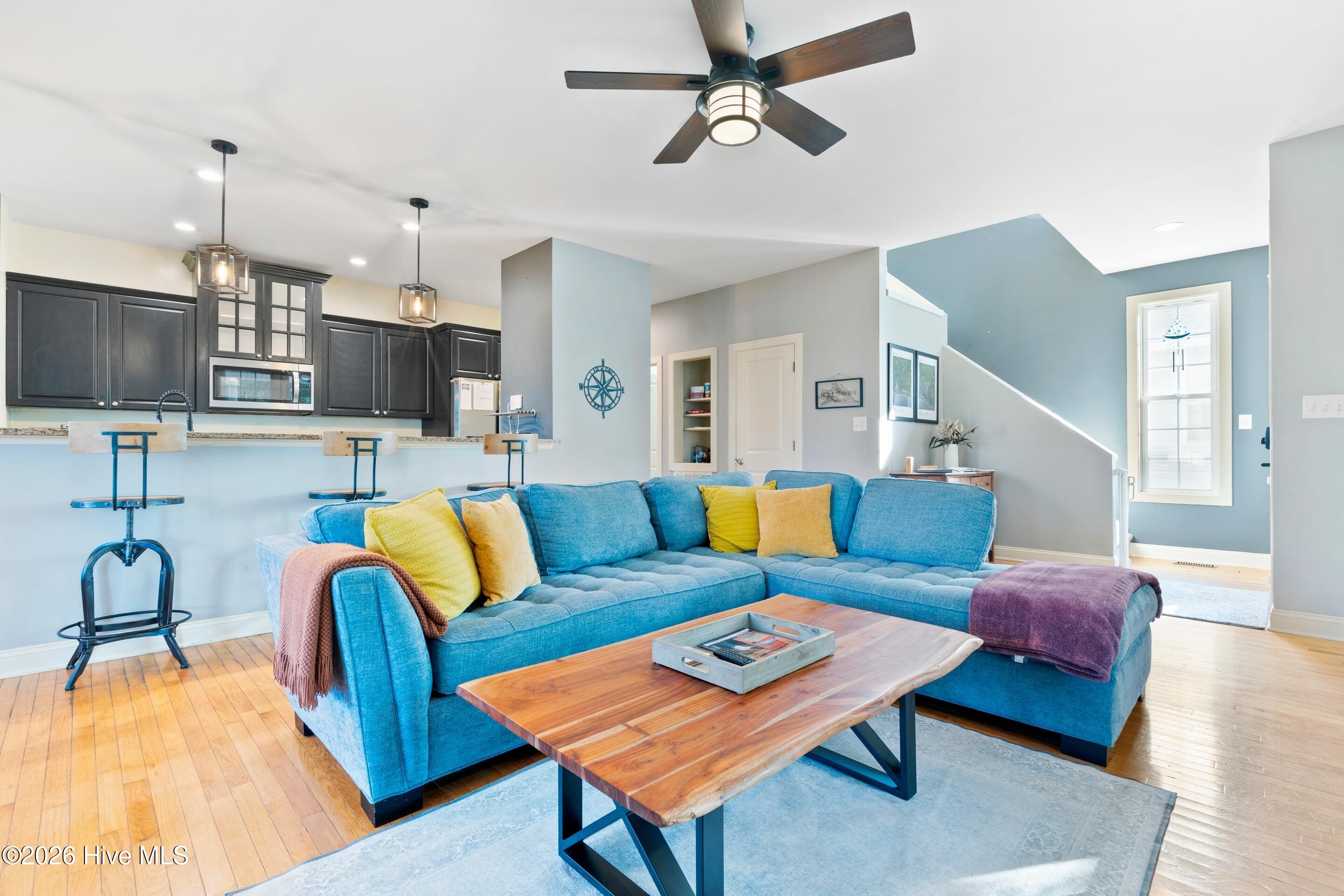 100549187 | Photo 25