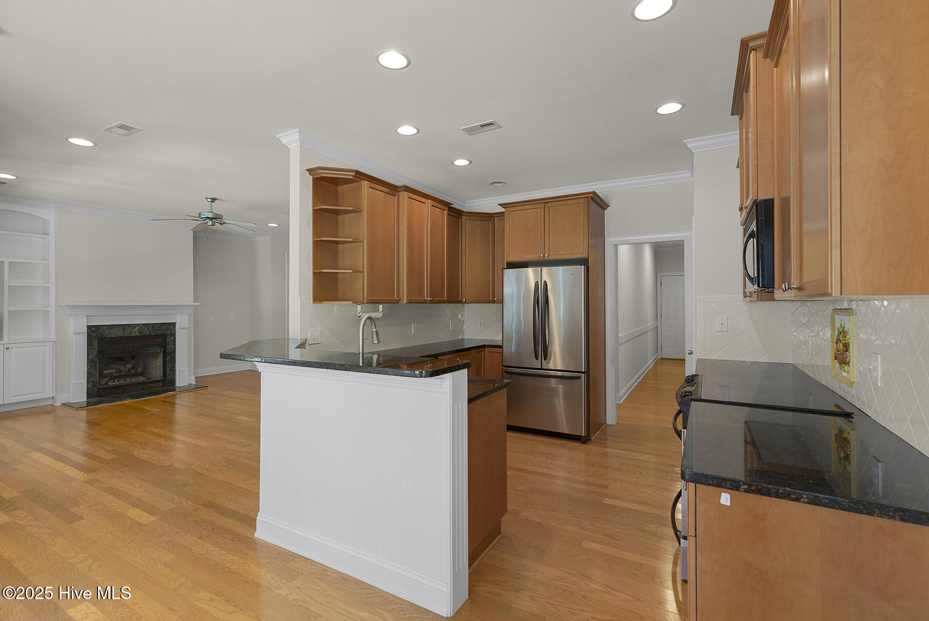 100558223 | Photo 19