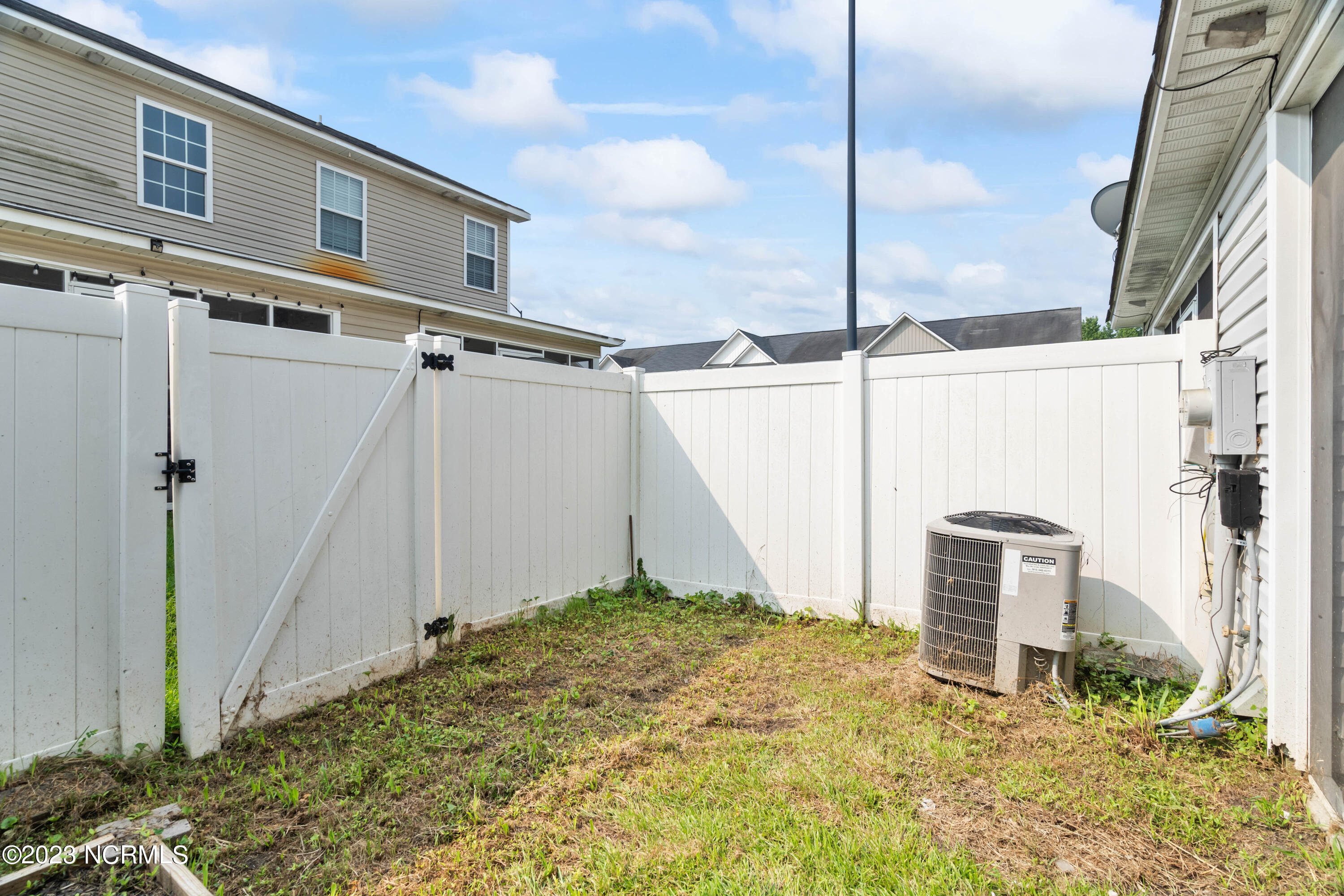 100559780 | Photo 26