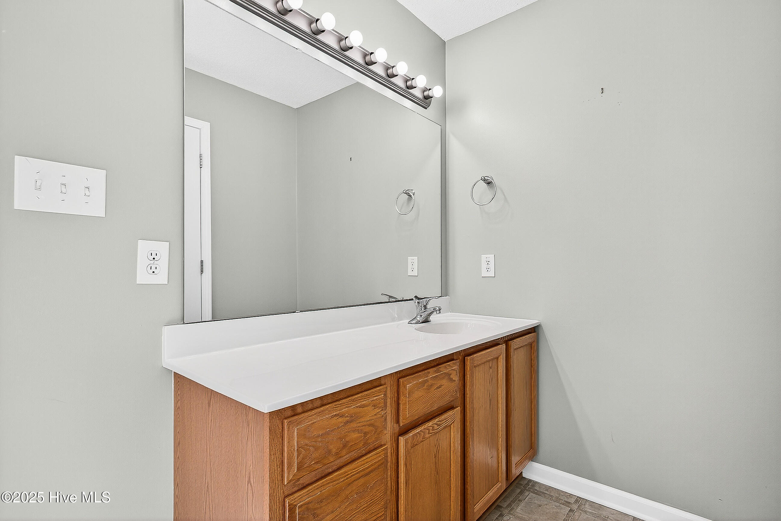 100540052 | Photo 20