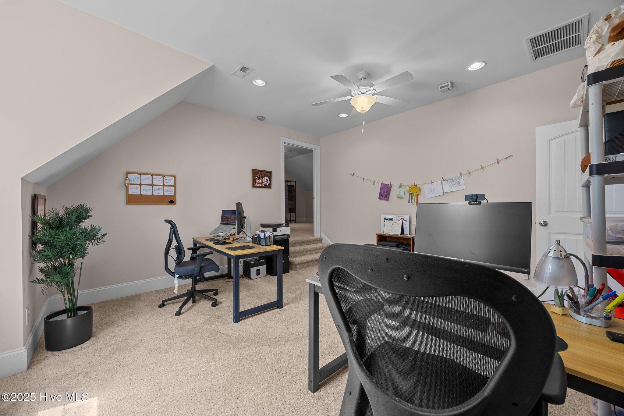 100516018 | Photo 45