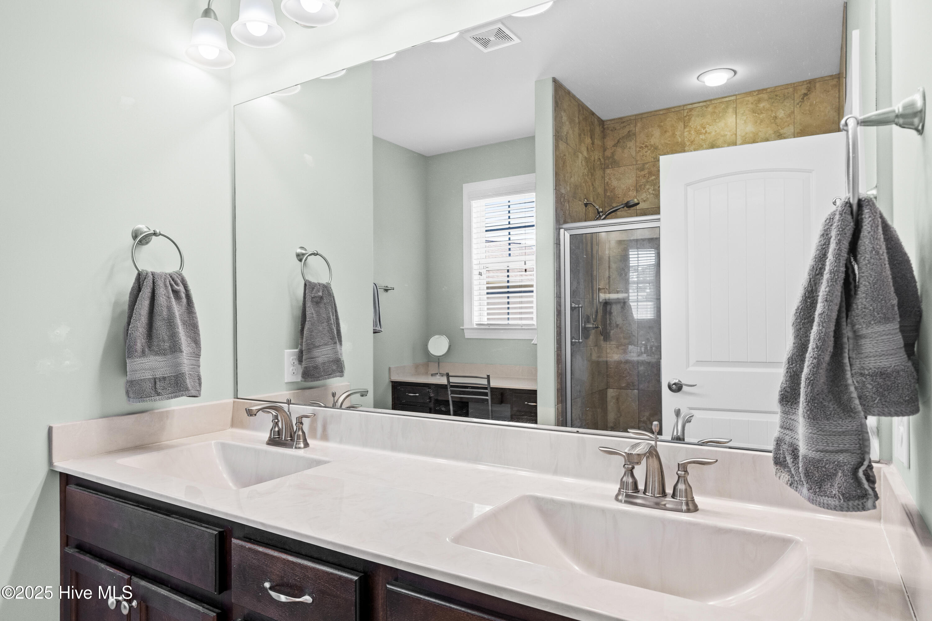 100504300 | Photo 26