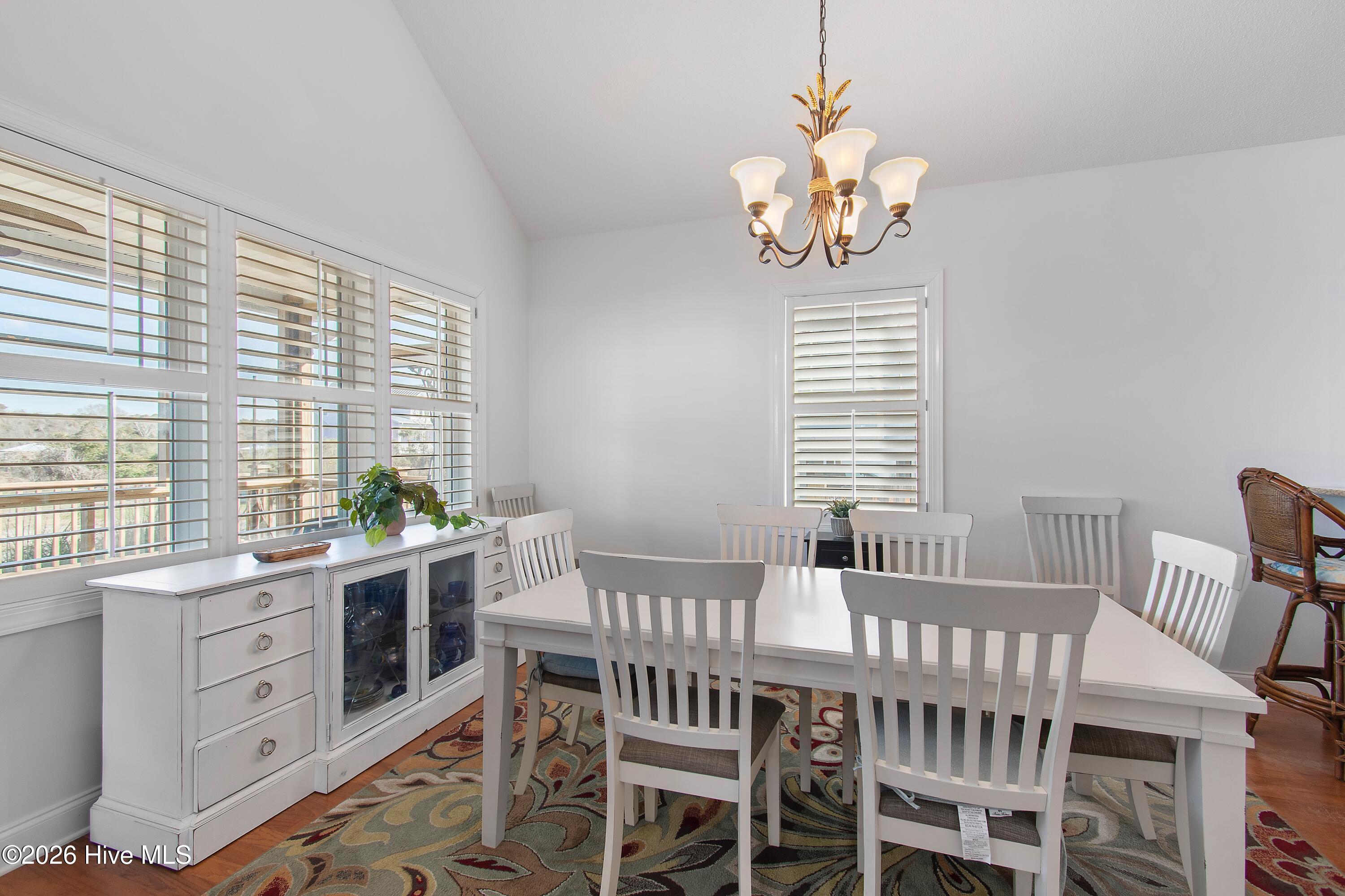 100552486 | Photo 25