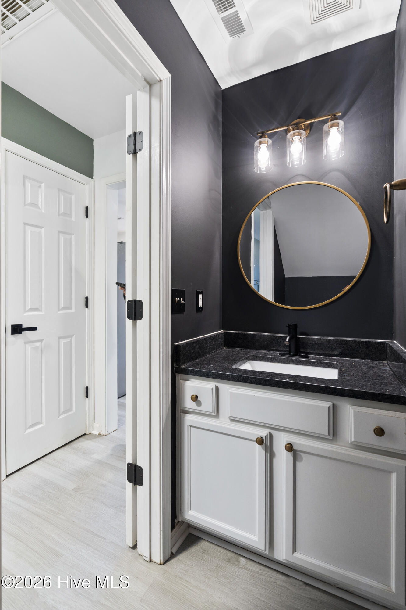 100557847 | Photo 15