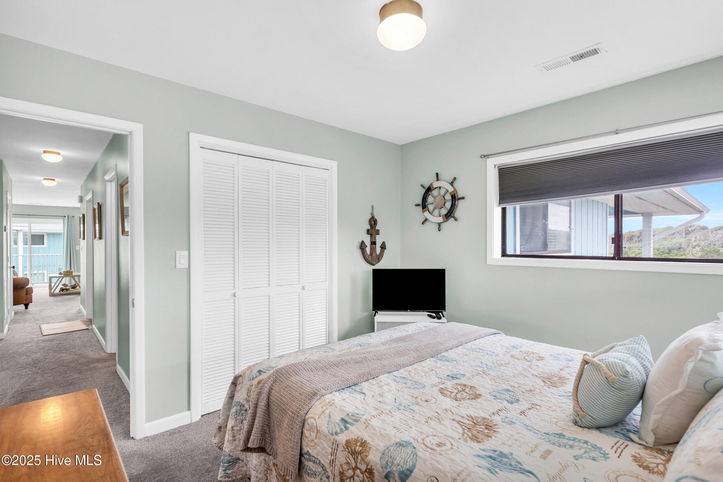 100557398 | Photo 17