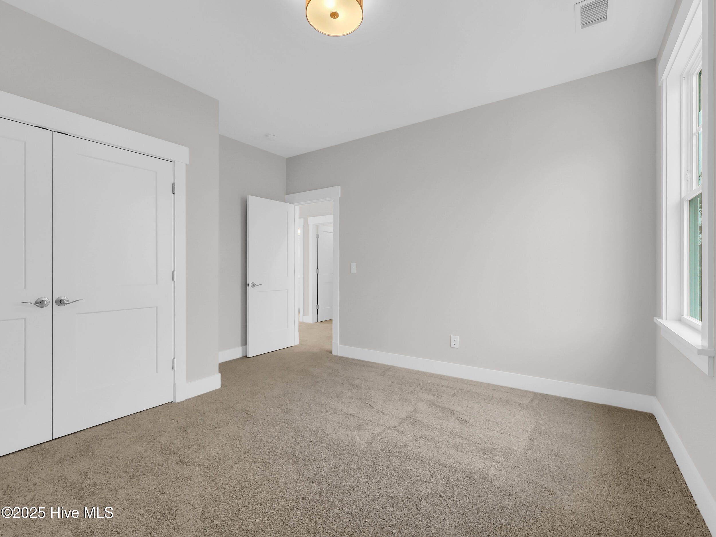 100533655 | Photo 27