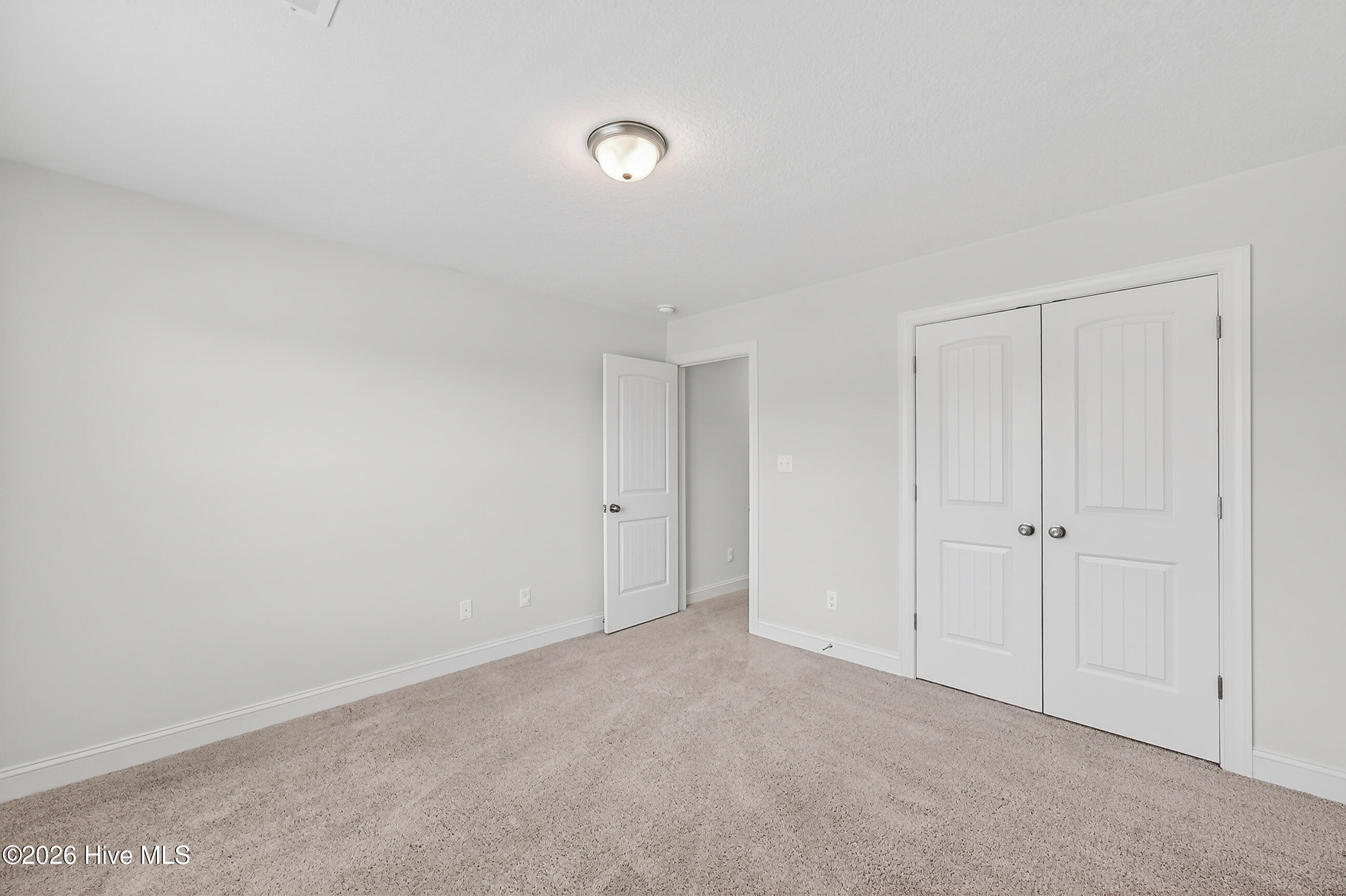 100575979 | Photo 33