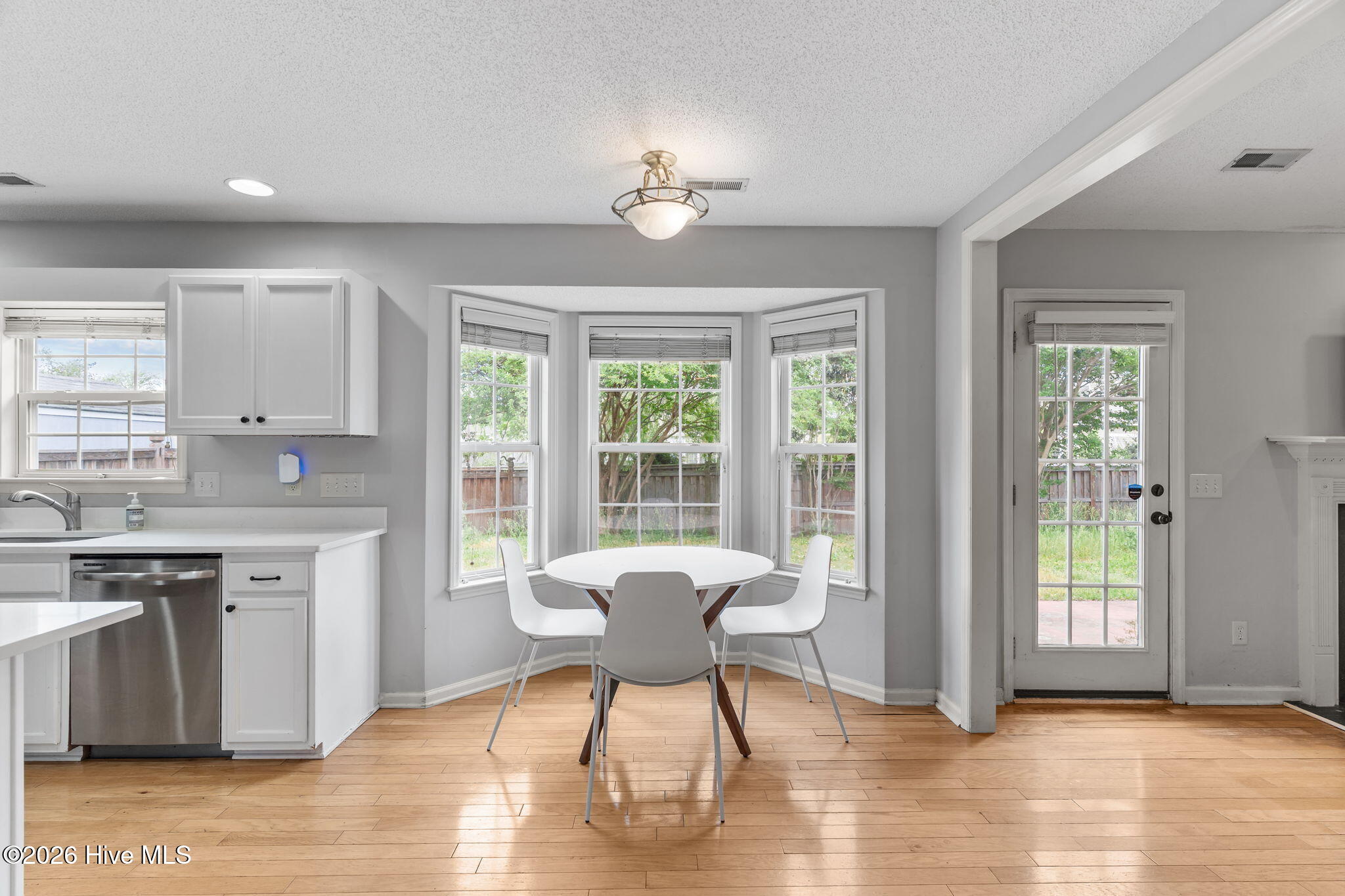 100569339 | Photo 18