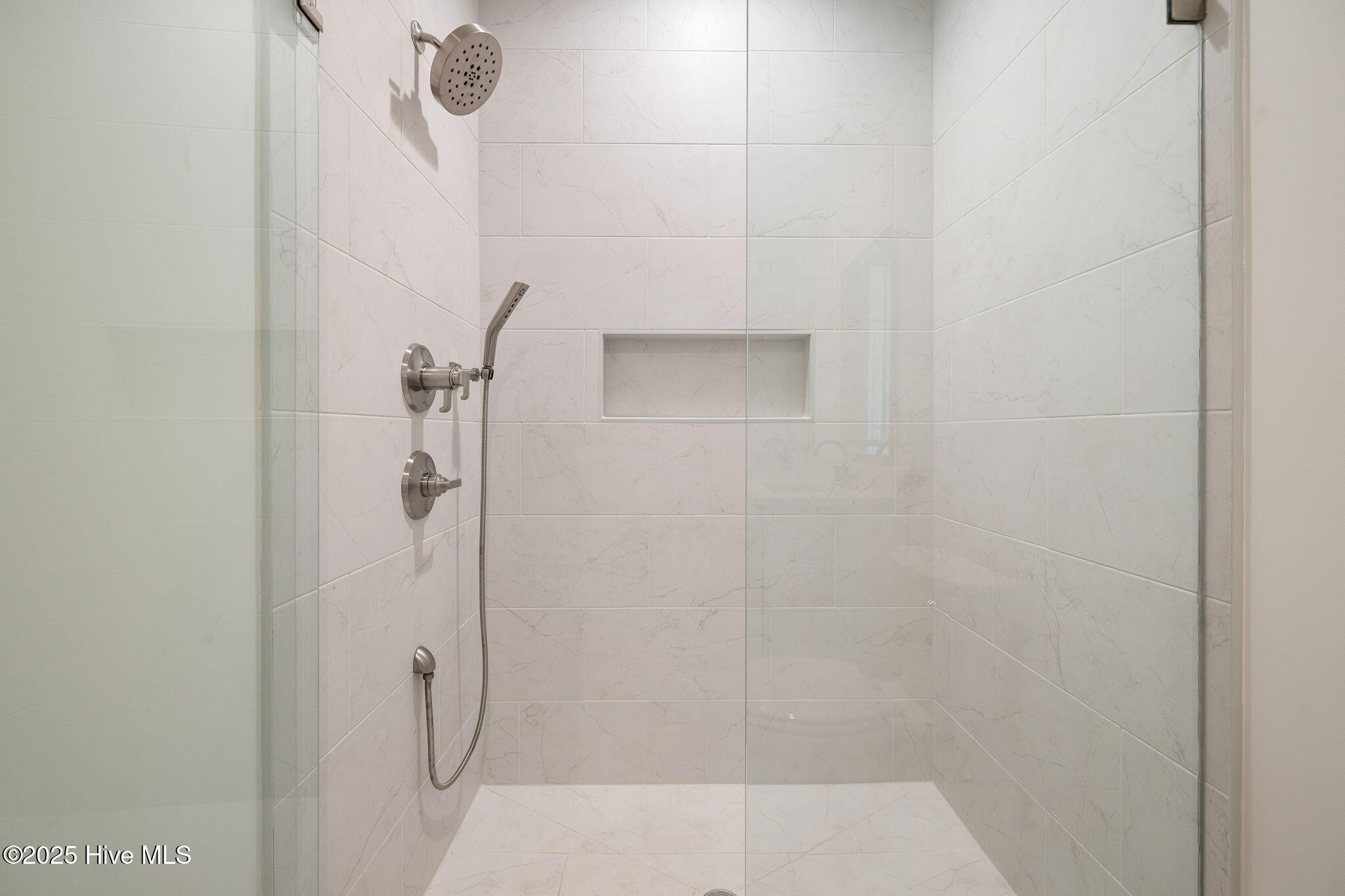 100525403 | Photo 35