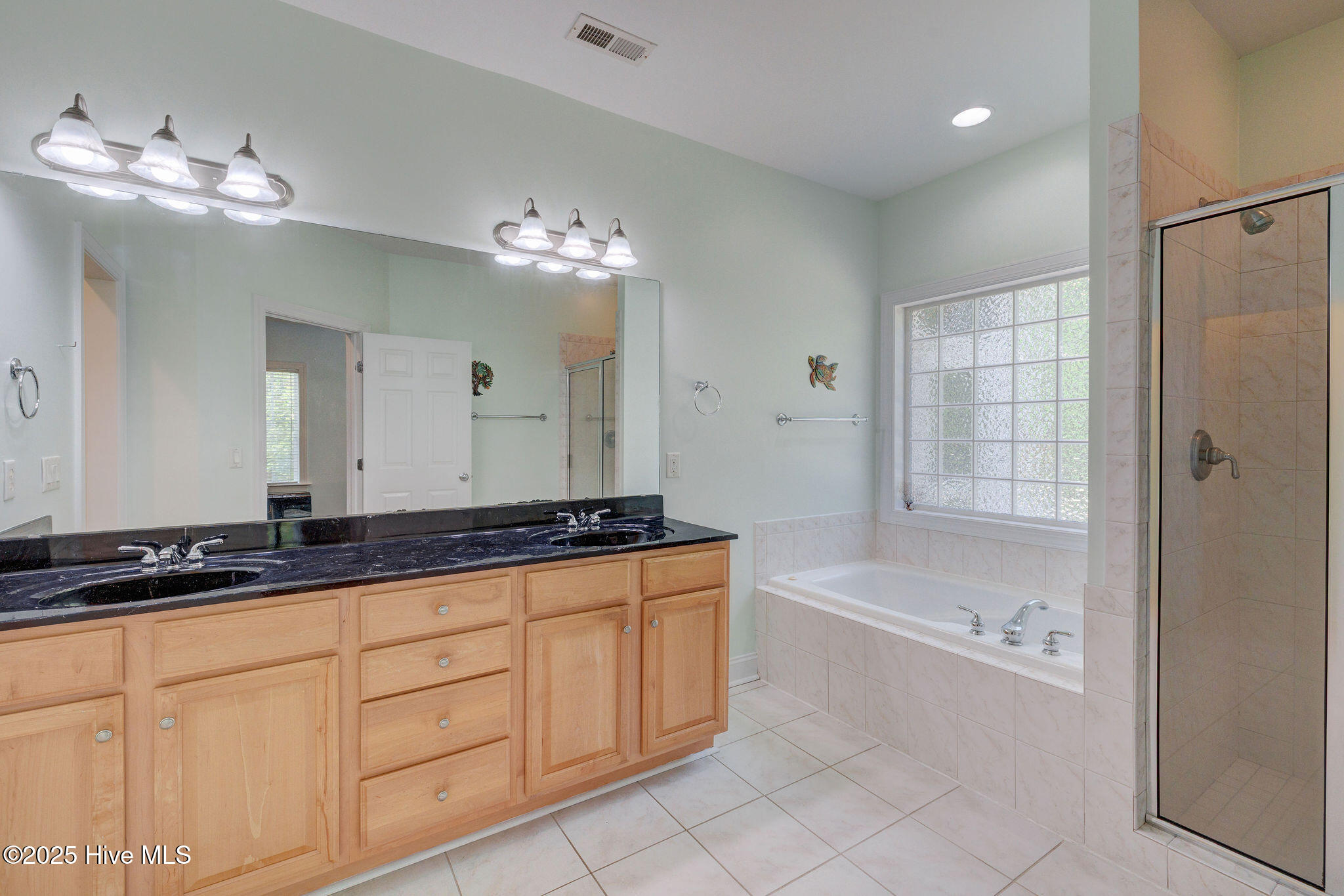 5500 N Warrendale Court, Wilmington, NC 28409 – photo 11: 5500WarrendaleCourtNorth-33