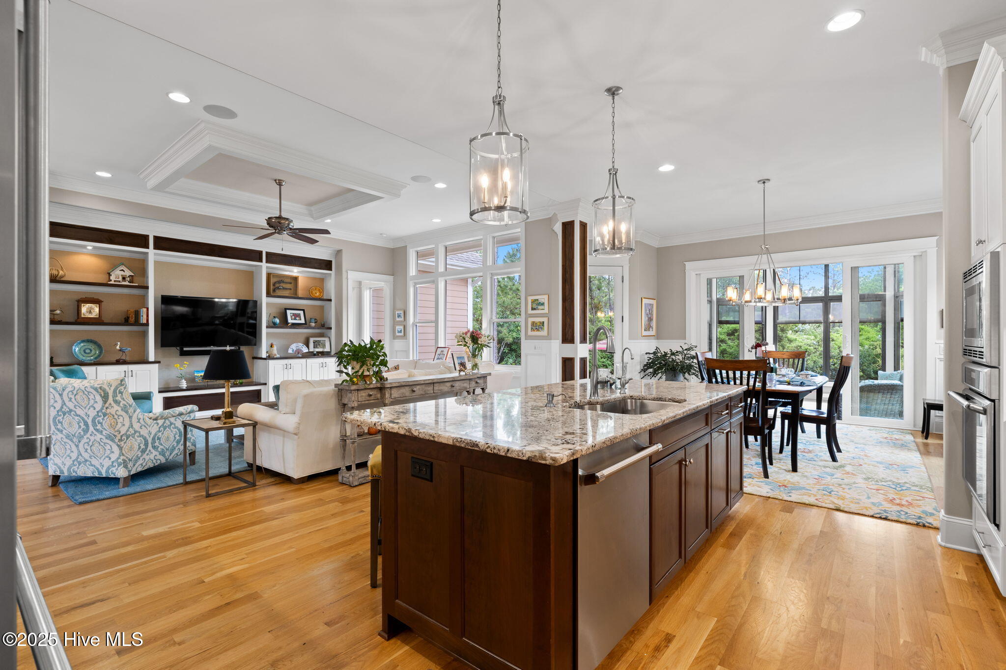 100562401 | Photo 29